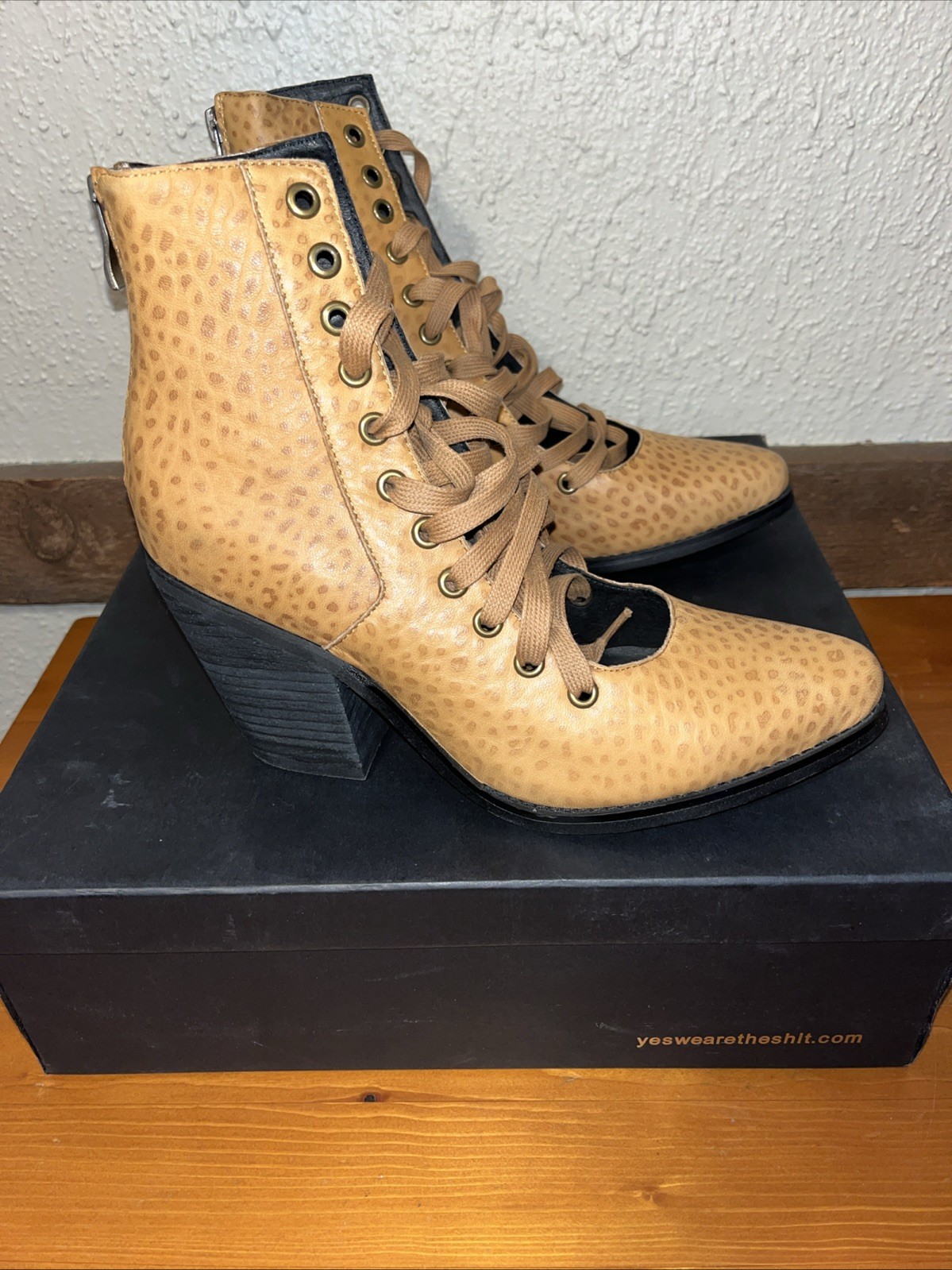 YES We Are The Sh!t Women US 10 Sidney Tan Leather Lace Up Ankle Boots NIB New