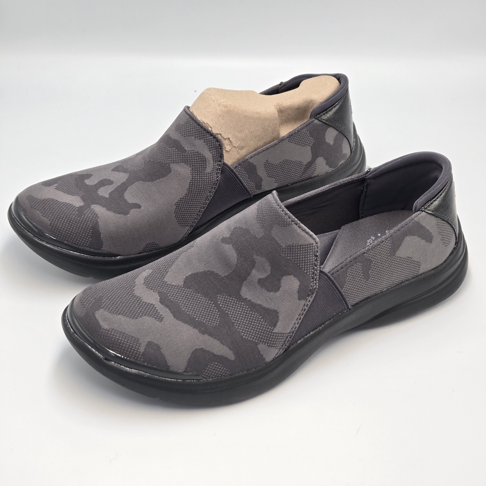BZees Shoes NEW Women sz 9 cushioned insole Slip on Jitterbug Sneaker camo print