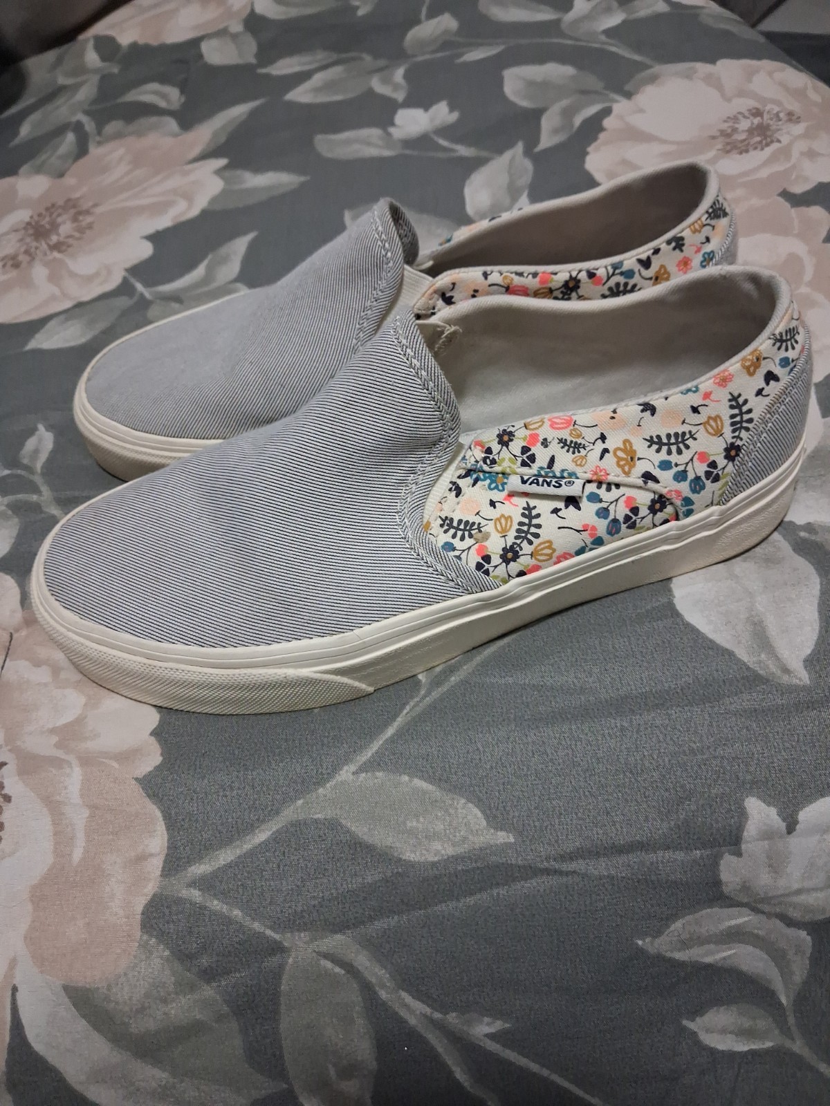VANS Size 6.5 In Great Condition Multicolor Floral / Denim Look Women’s Shoes