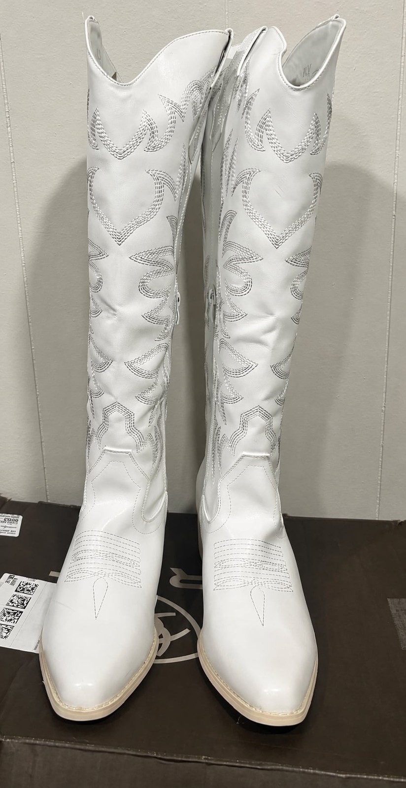 Ariat Women’s Heritage R Toe Tall Stretchfit Boots in Bright Cream Size 10.5