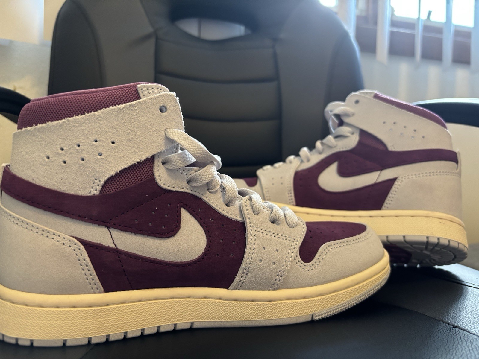 Nike Air Jordan 1 Kids High Top Leather Lace-Up Sneakers Purple/White Sz 7