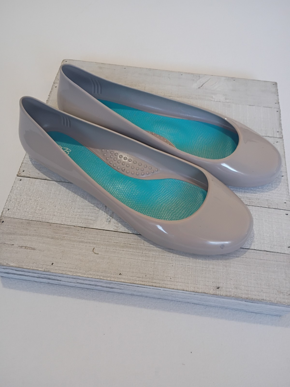 OKA b. Gloss Size 10 Taupe Ballet Flats with Teal Insole Minimalist Neutral