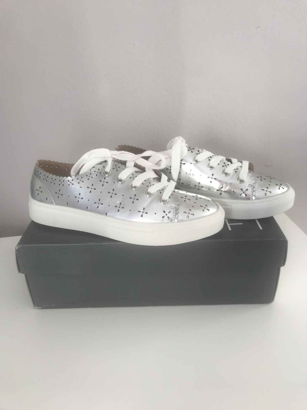 New LOFT Ann Taylor Silver Perforated Eyelet Vegan Leather Sneaker Size 5.5