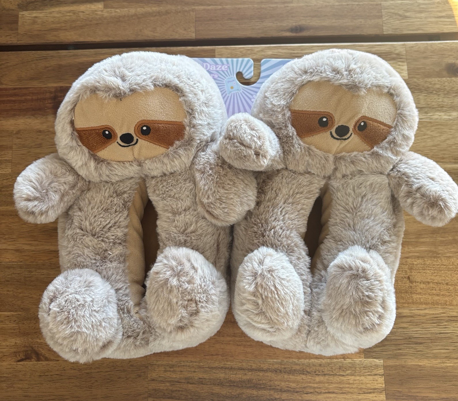 Rainbow Daze Sloth Animal Plush Women’s Slippers Size M 7/8 Stuffed Animal NWT