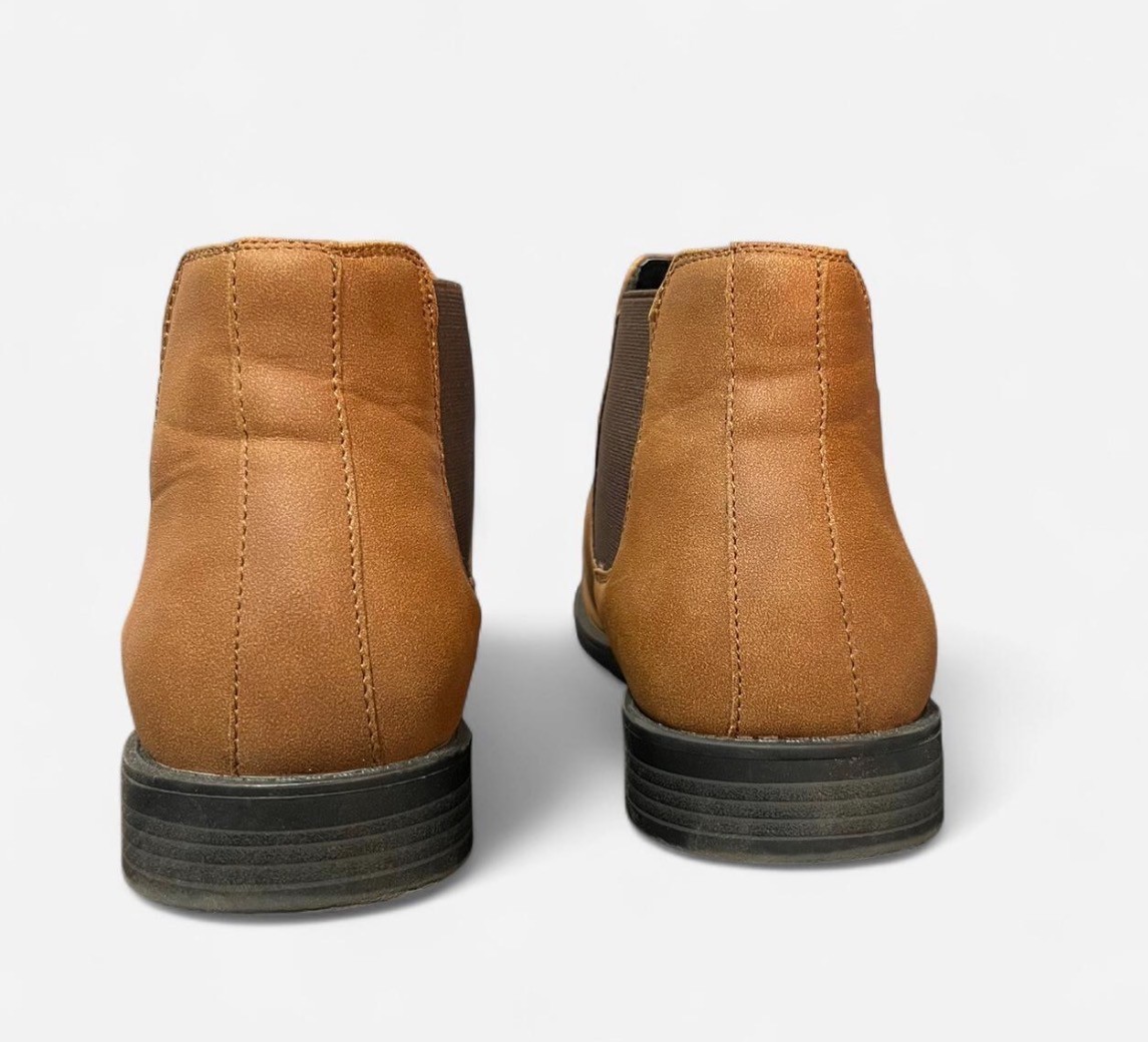 Madden Maxxin Chelsea Boots Size 9.5M Cognac Suede Brown Dress Casual New