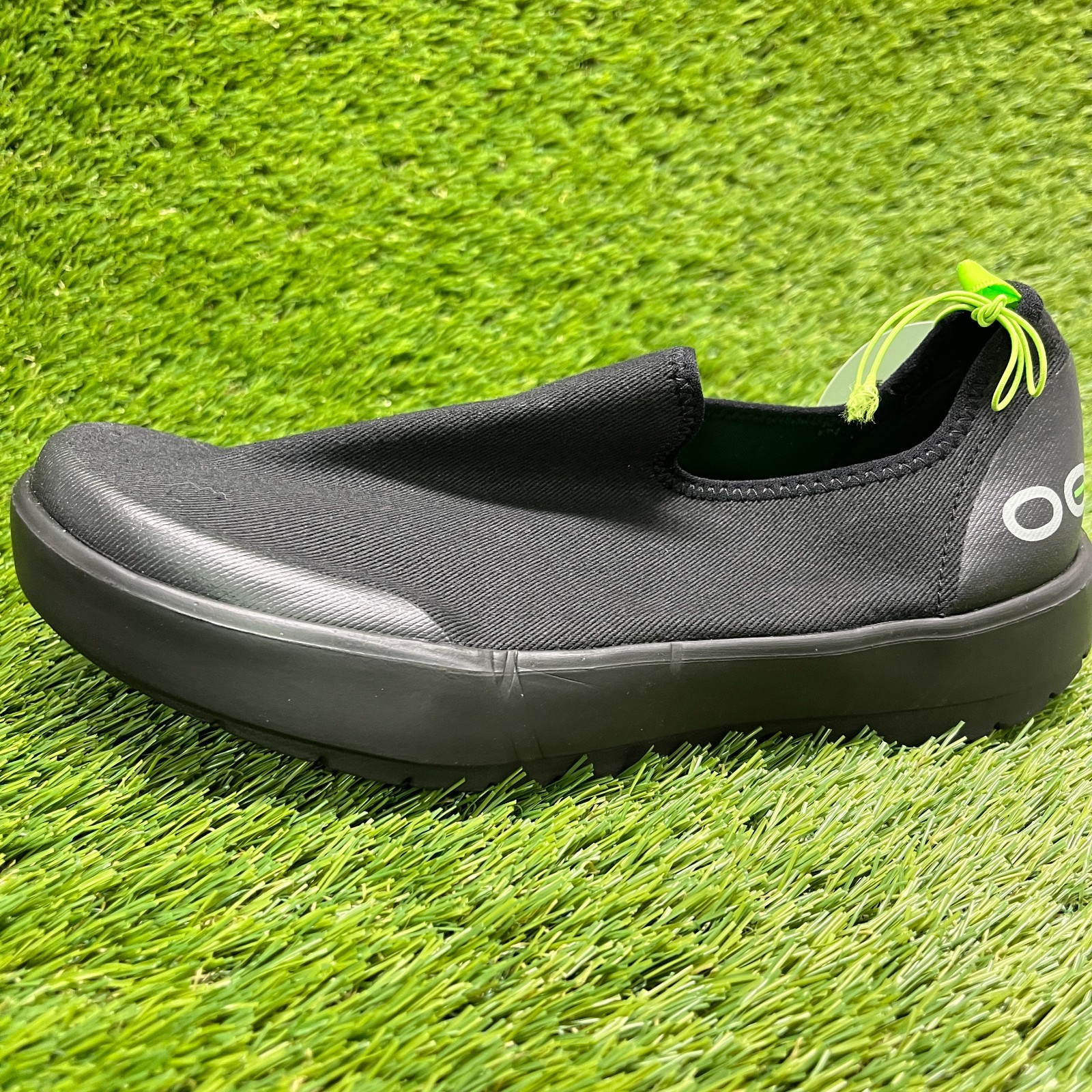 OOFOS OOmg eeZee Low Womens Size 8 Black Casual Walking Slip On Recovery Shoes