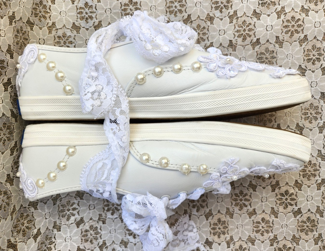 KEDS WHITE LEATHER WEDDING SNEAKERS Designed with Pearls Lace Sequins Women’s 7
