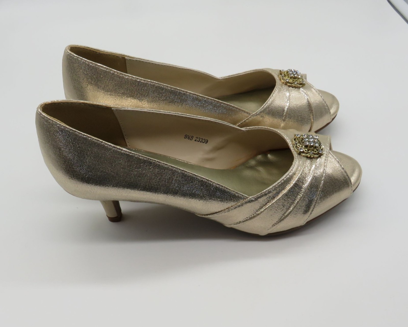 Dyeables Champagne Peep-Toe 2.5 Inch Heel Shoes Rhinestone 9.5 NEW