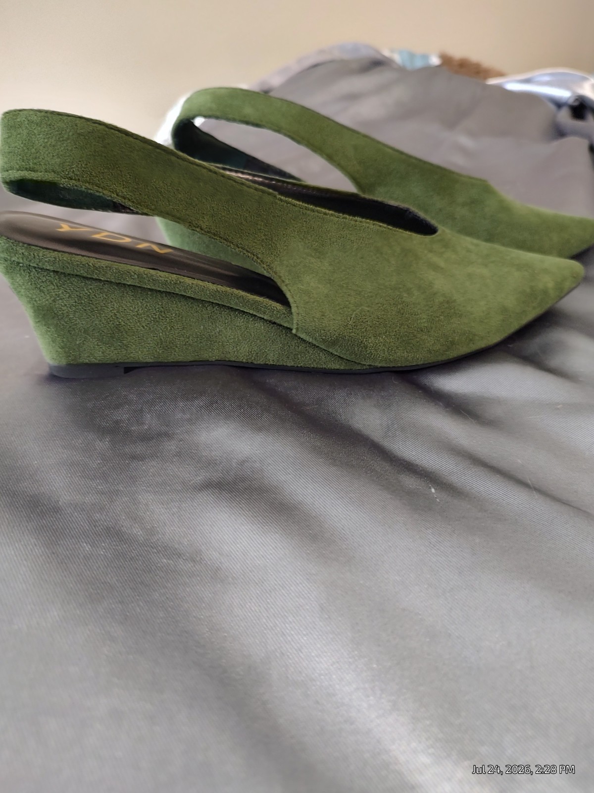 womens shoes Green suede YDN Pointed toe sling back. Size 16