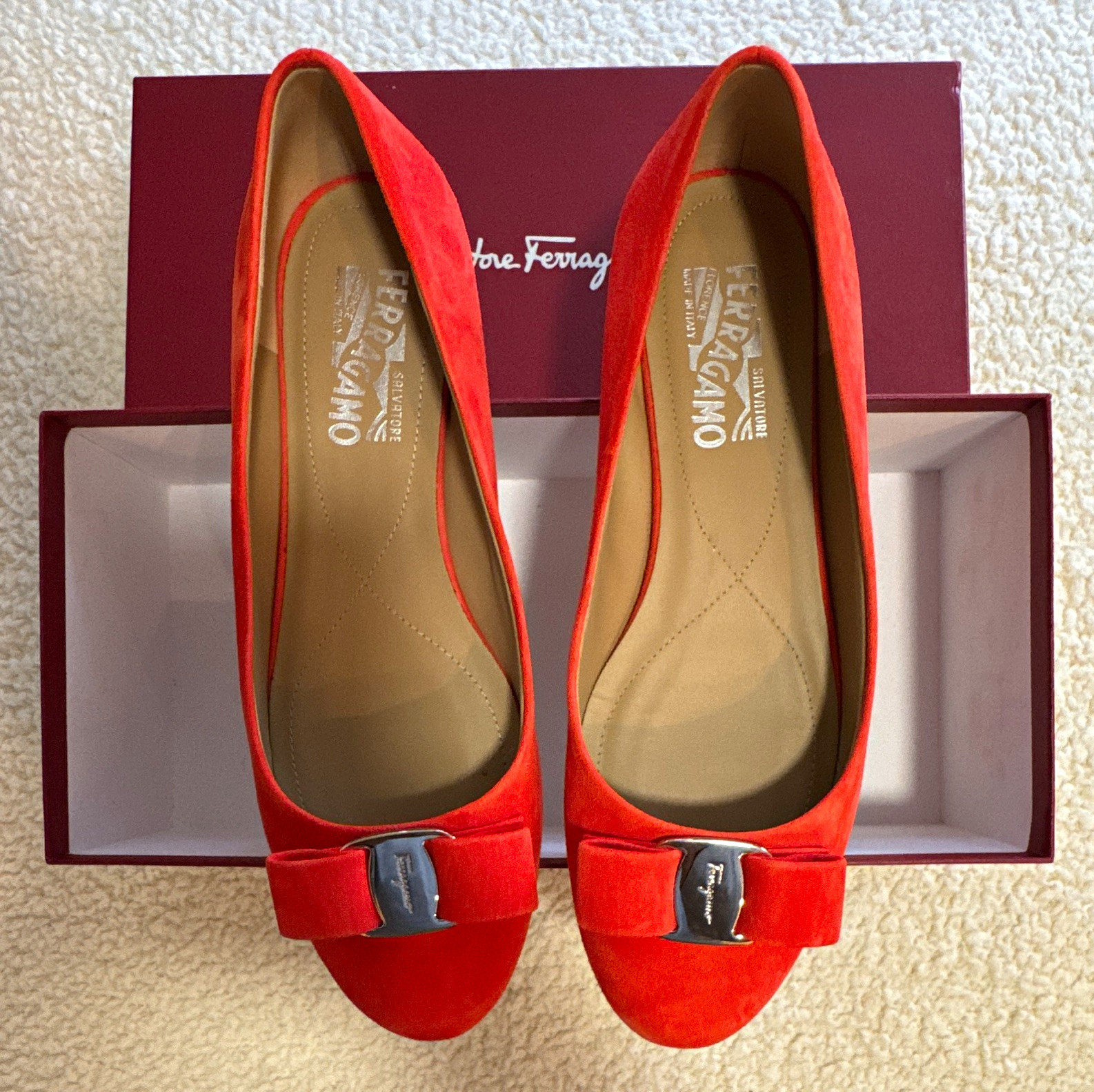 Salvatore Ferragamo Women’s Red Suede Bow Logo Ballet Flats Round Toe US 8 C