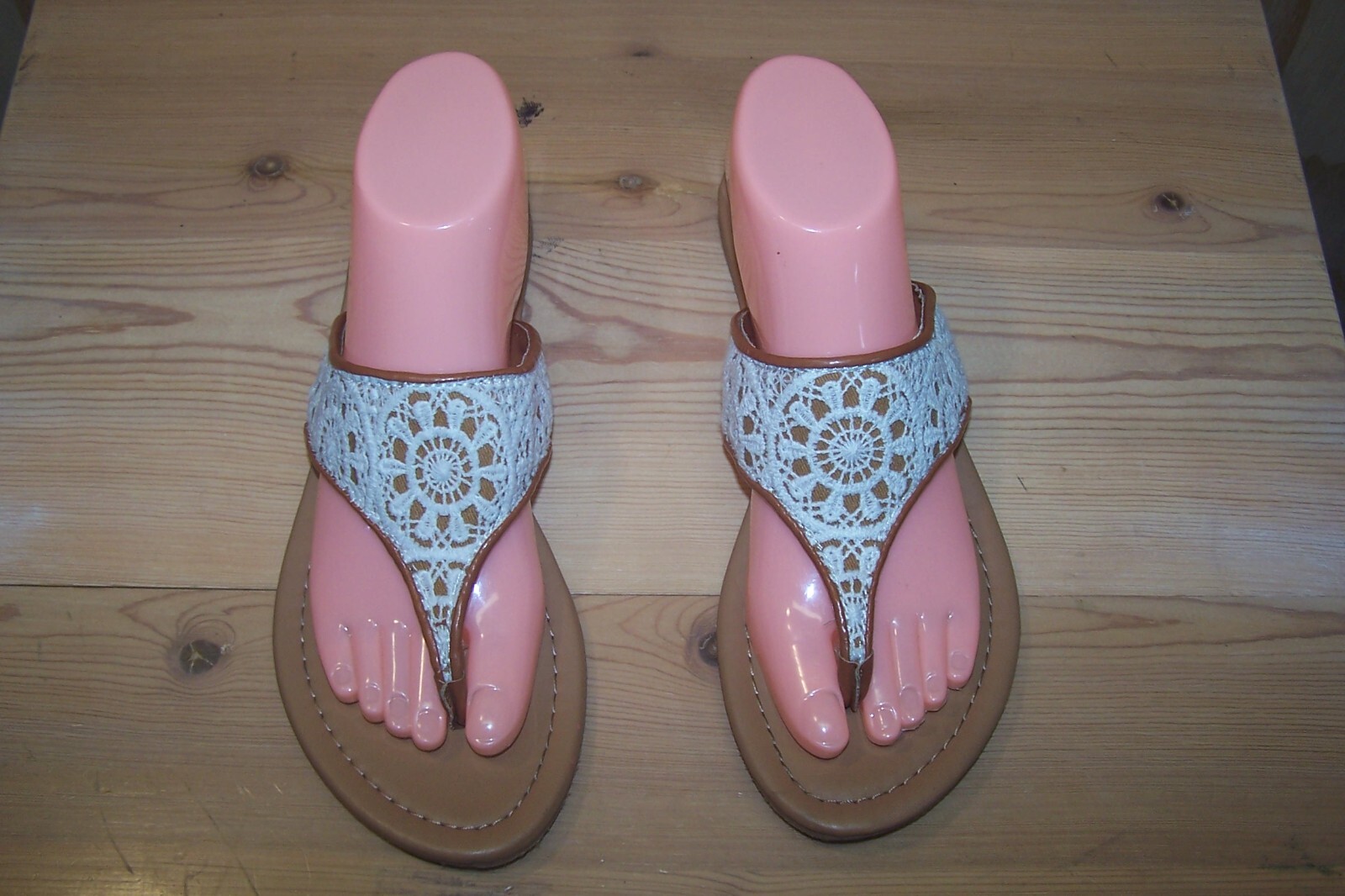 Sonoma Women’s Size M 7/8 White Crochet Hippie Thong Flip Flops Boho