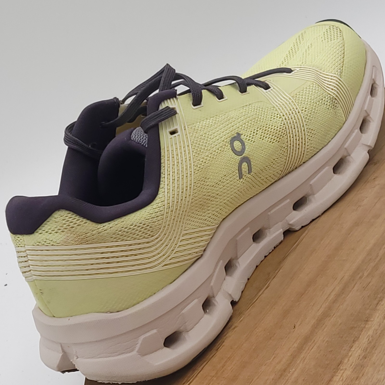 On Cloud Cloudgo Women’s Size 8 Yellow Road Running Cloudtec Sneakers 55.98088