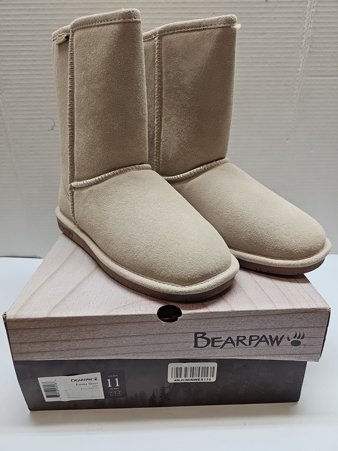 Bearpaw Emma Short 608W Womens Winter White Suede Sheepskin Winter Boots Size 11