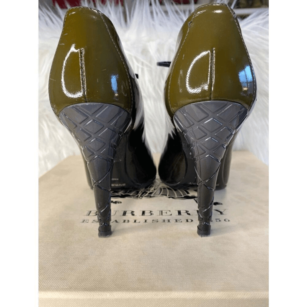 Burberry Patent Leather Lace-Up Heeled Booties. Vintage 2009. Authentic. Size 38