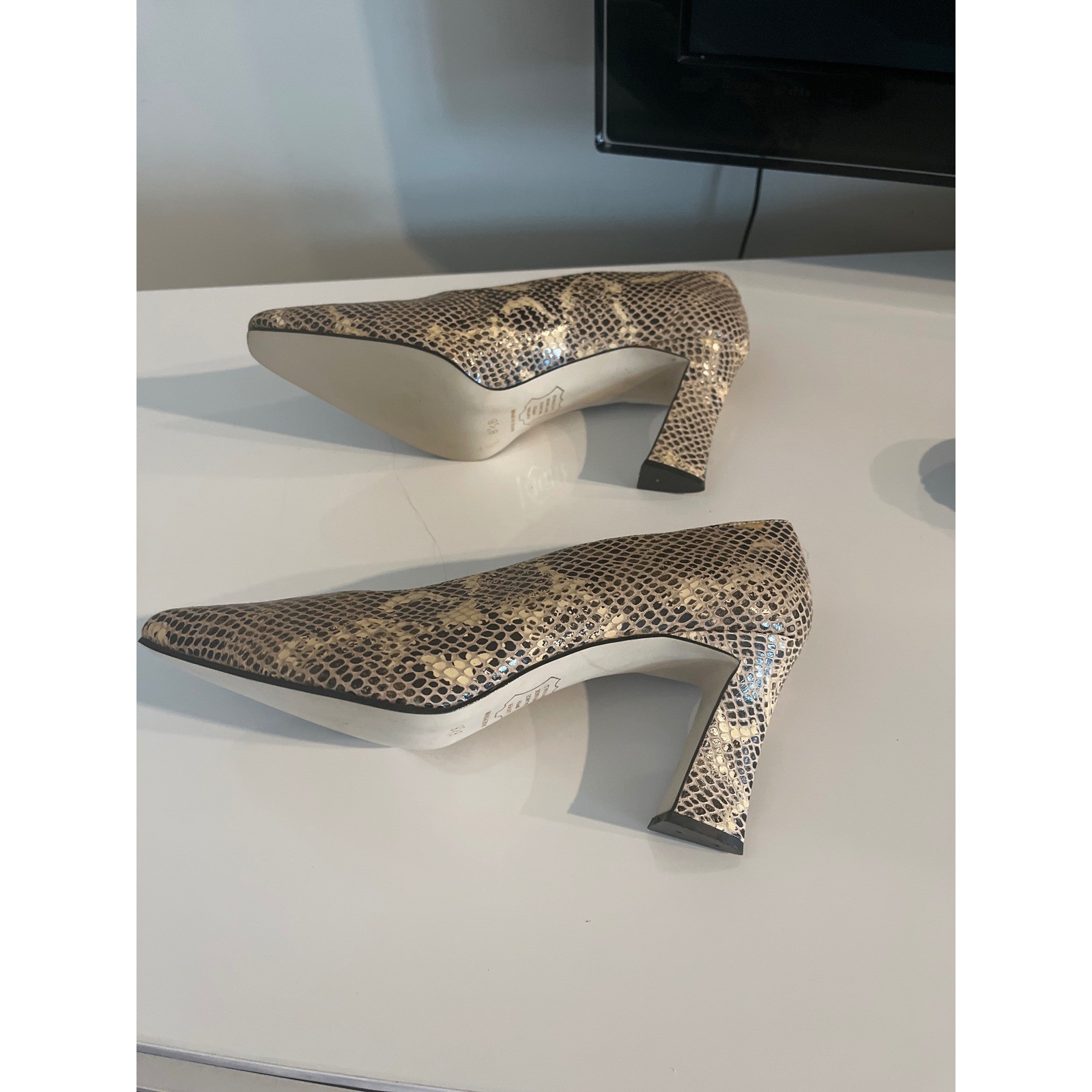 Made in Spain Snakeskin Embossed Leather Pointed Toe Pumps Tan Gold 8.5B