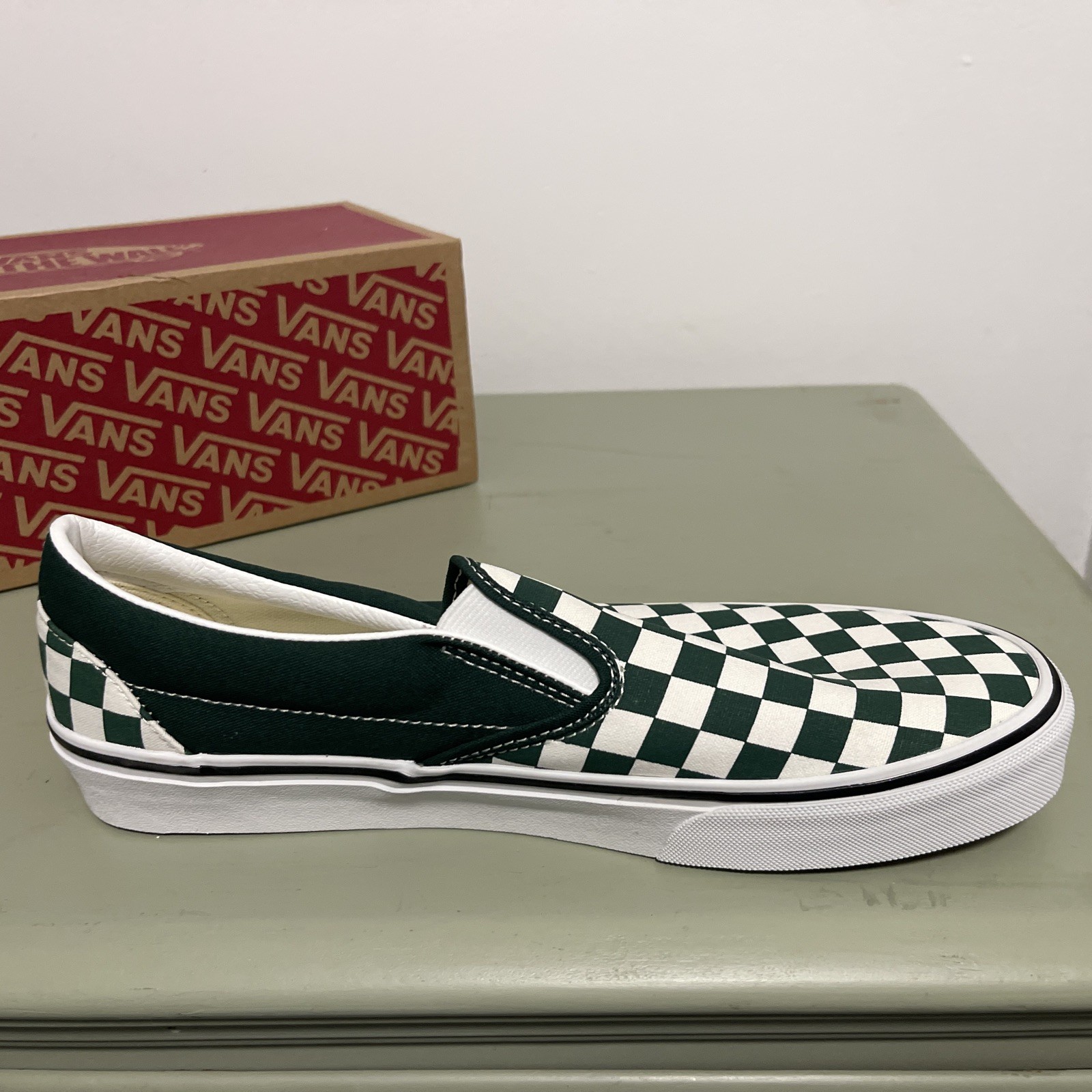 Vans Classic Men’s 10 .5 Slip On Color Theory Checkerboard Emerald Green NWT