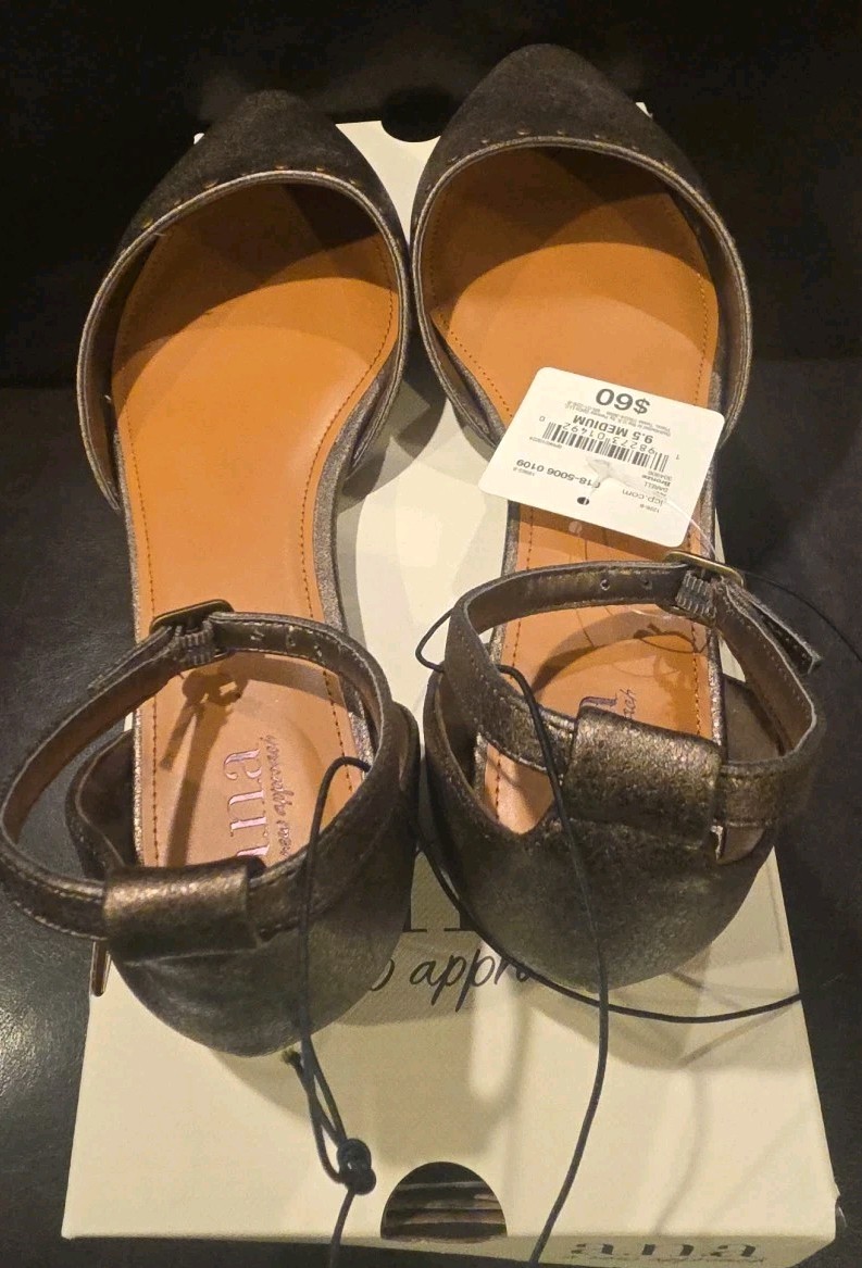 A.n.a Ana Darell Women’s Bronze Pointed Closed Toe Ballet Flats 9.5M