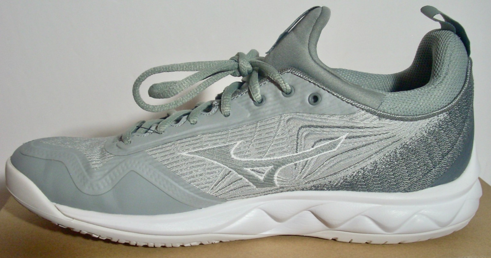 MIZUNO WAVE LUMINOUS 2 WOMENS U.S. SIZE 11 GRAY VOLLEYBALL SHOES NO BOX
