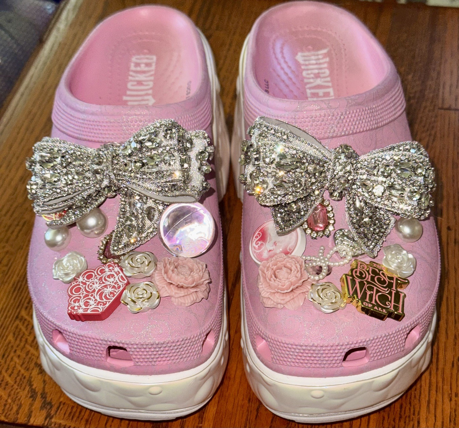 CROCS Wicked Glinda Siren Clog Women’s Size 9 with Jibbitz Pink – one of a kind