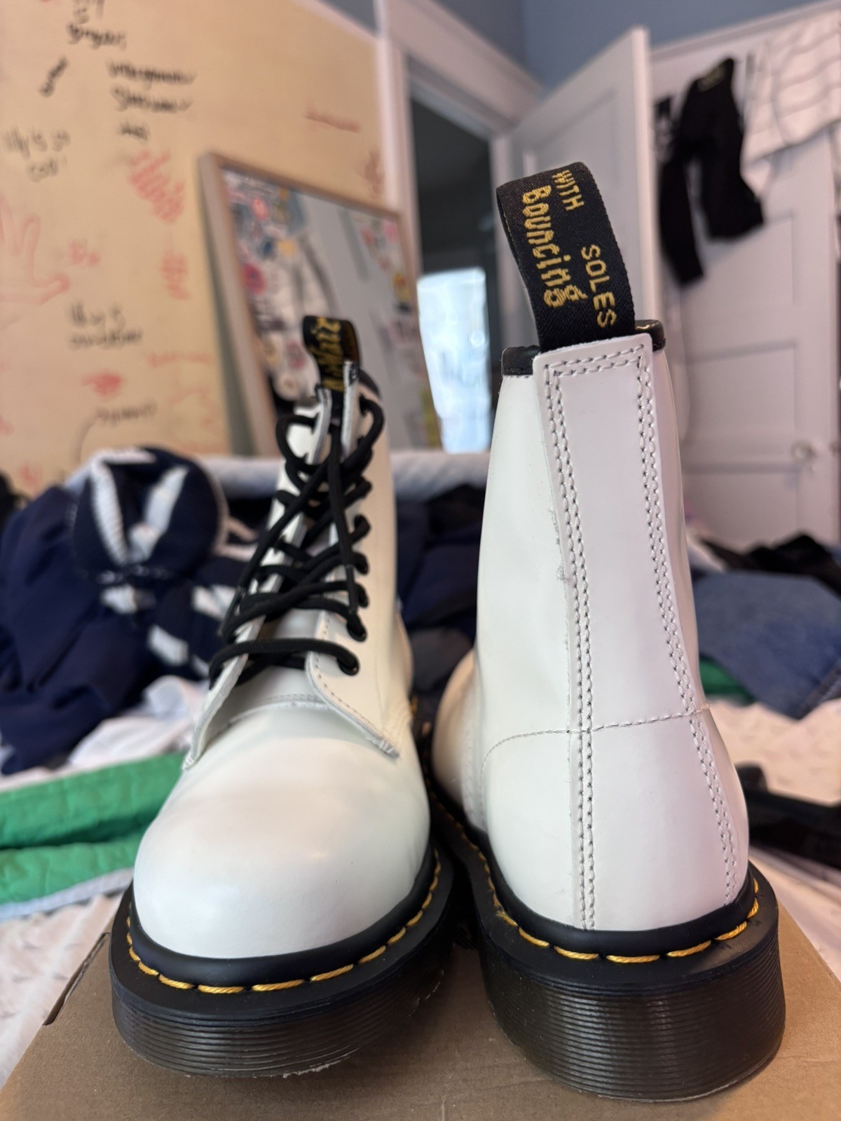 Dr. Doc Martens 1460 Women’s Boot US 7 White Docs Smooth Leather Lace Up