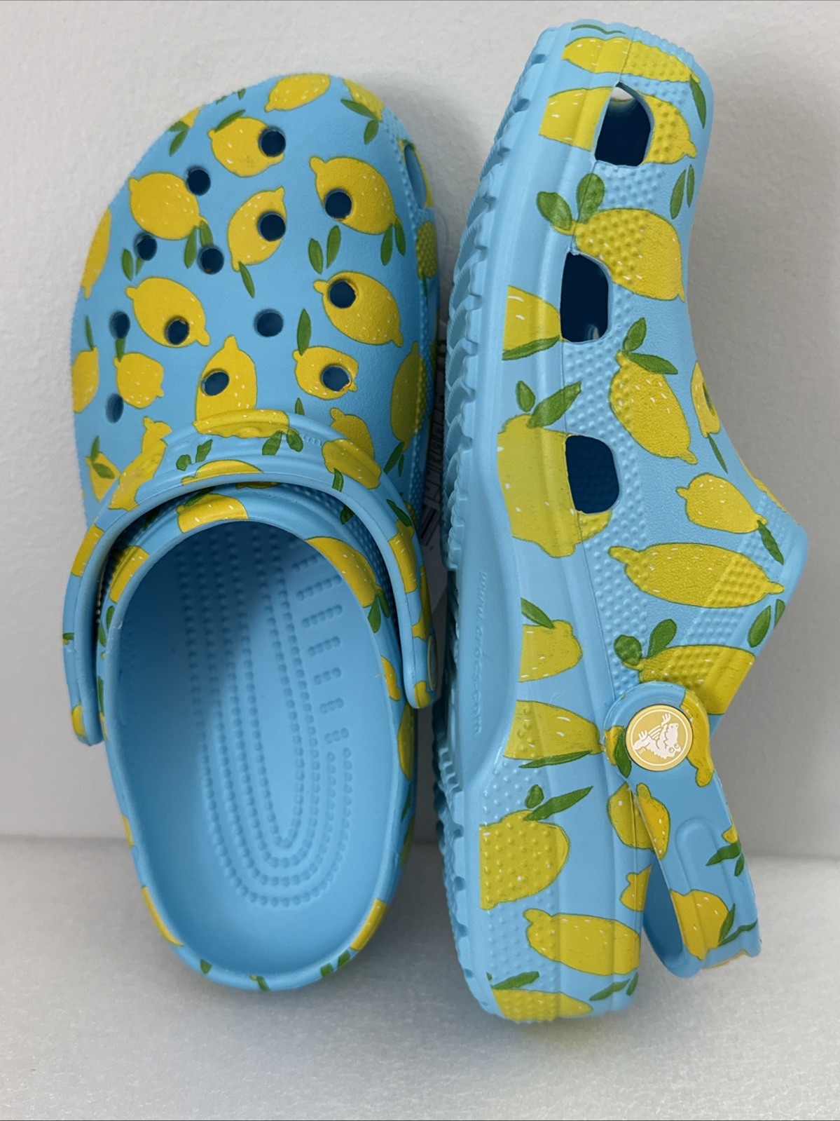 Crocs Classic Fresh Fruits Clog Lemons Womens 8 Blue / Yellow / Tinted Glass