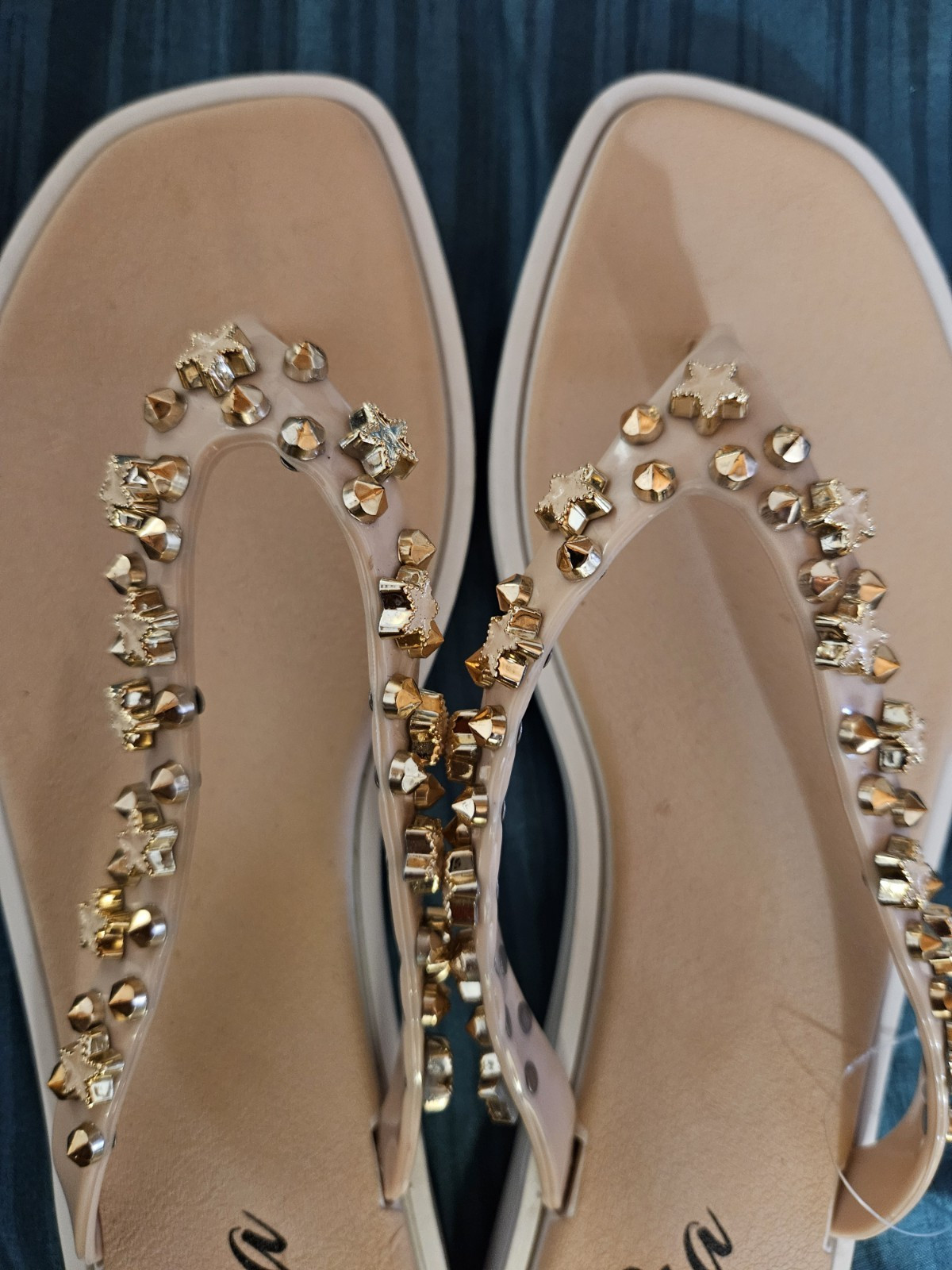 Lia Beige Gold Rhinestone Thong Sandals Strappy Slip On Women’s Size 8