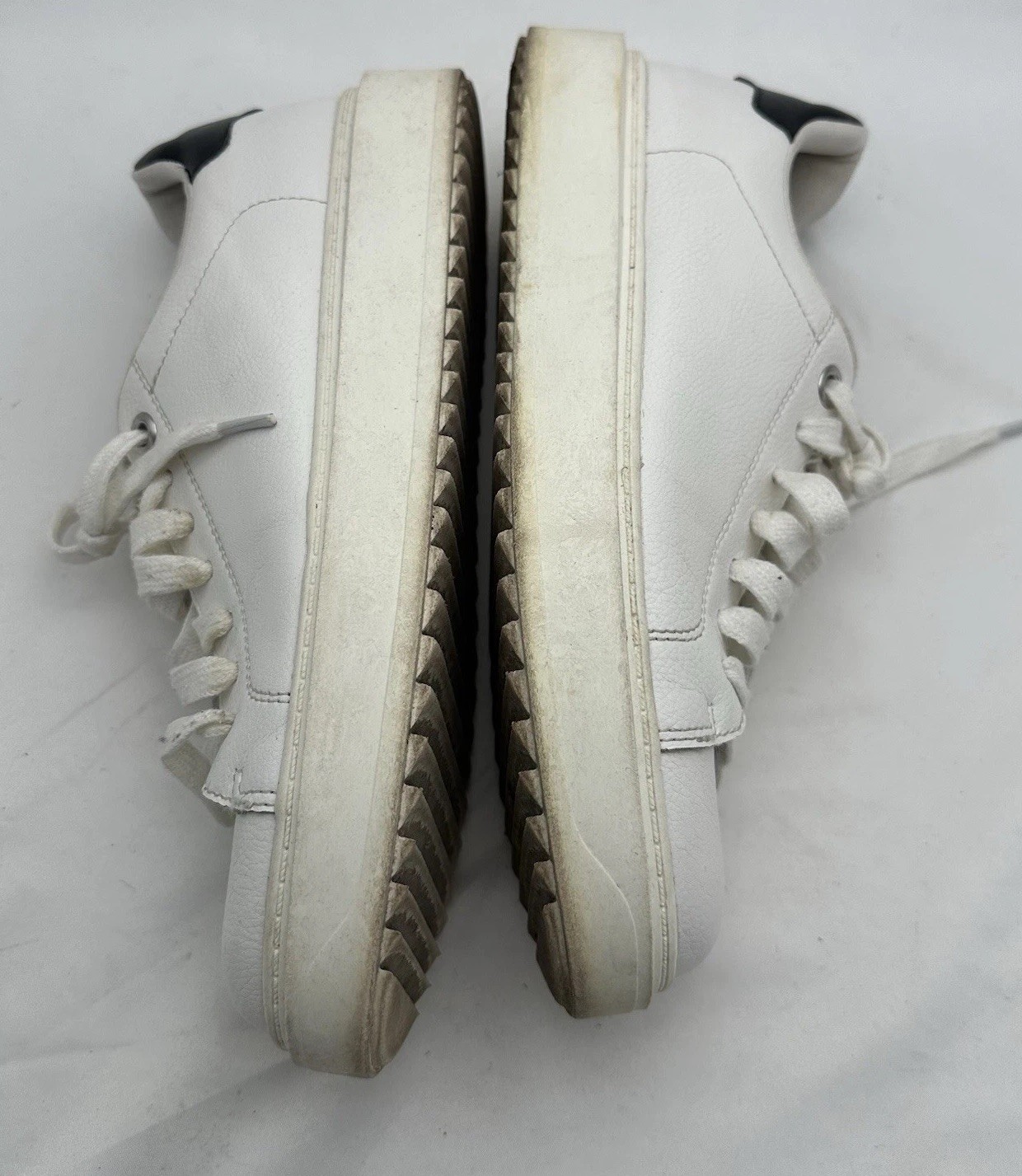 Steve Madden Womens Charlie White Fashion Sneakers 10 Medium (B,M) leather