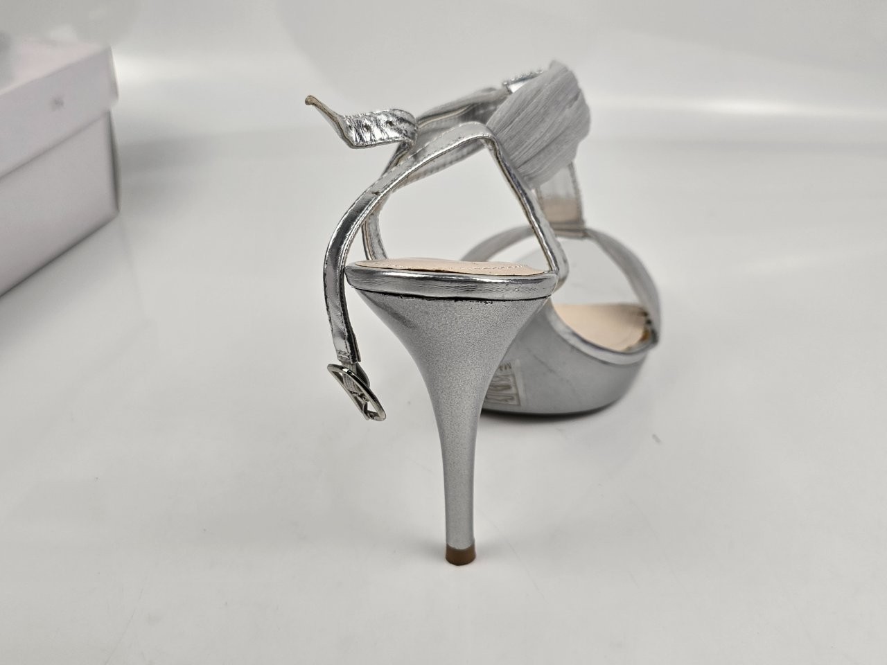 David’s Bridal Belize12 Women’s Silver Rhinestone T-Strap Strap Heels Size 9