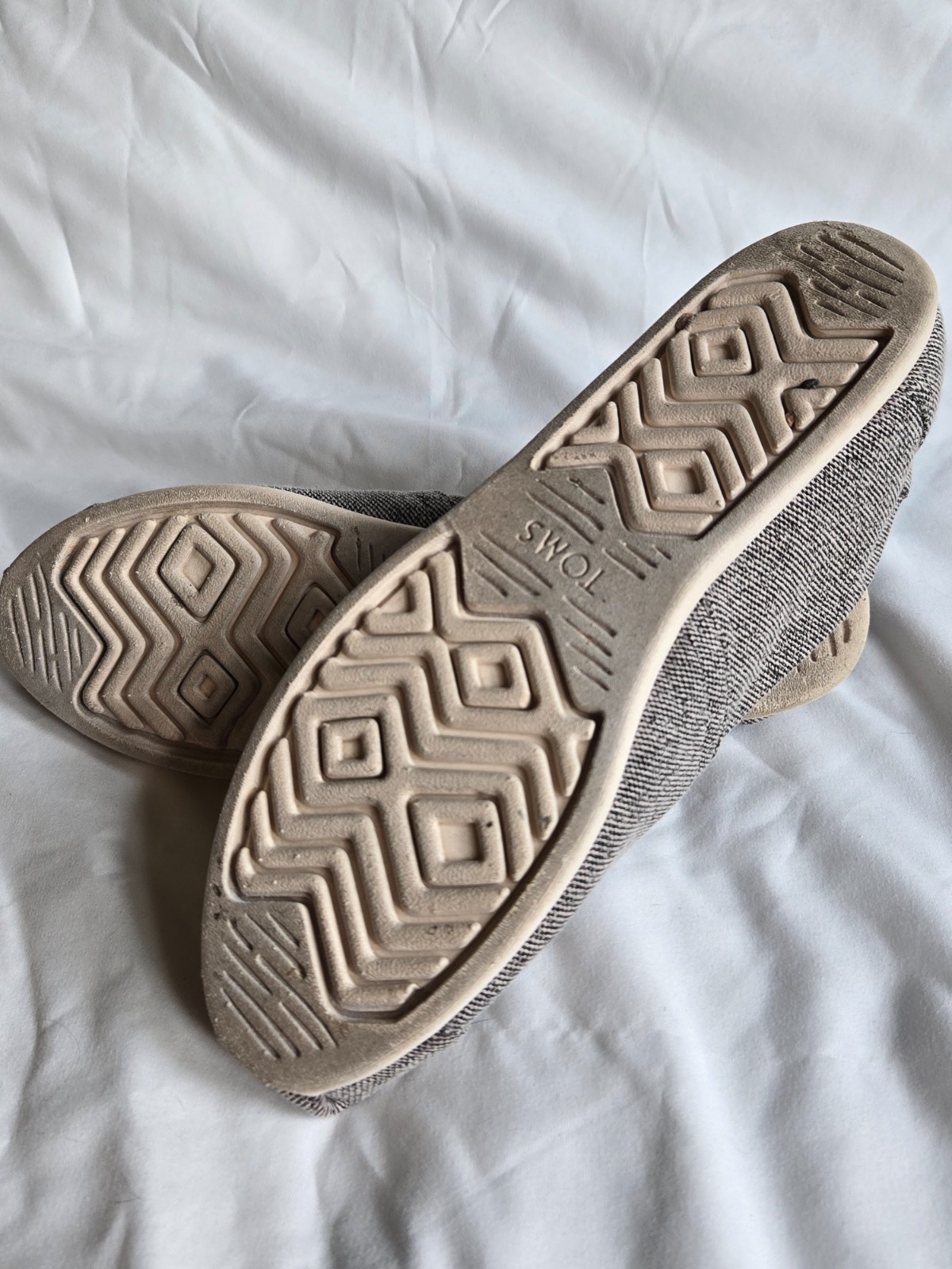 Womens Toms Slip-ons Black and Cream Size 9.5