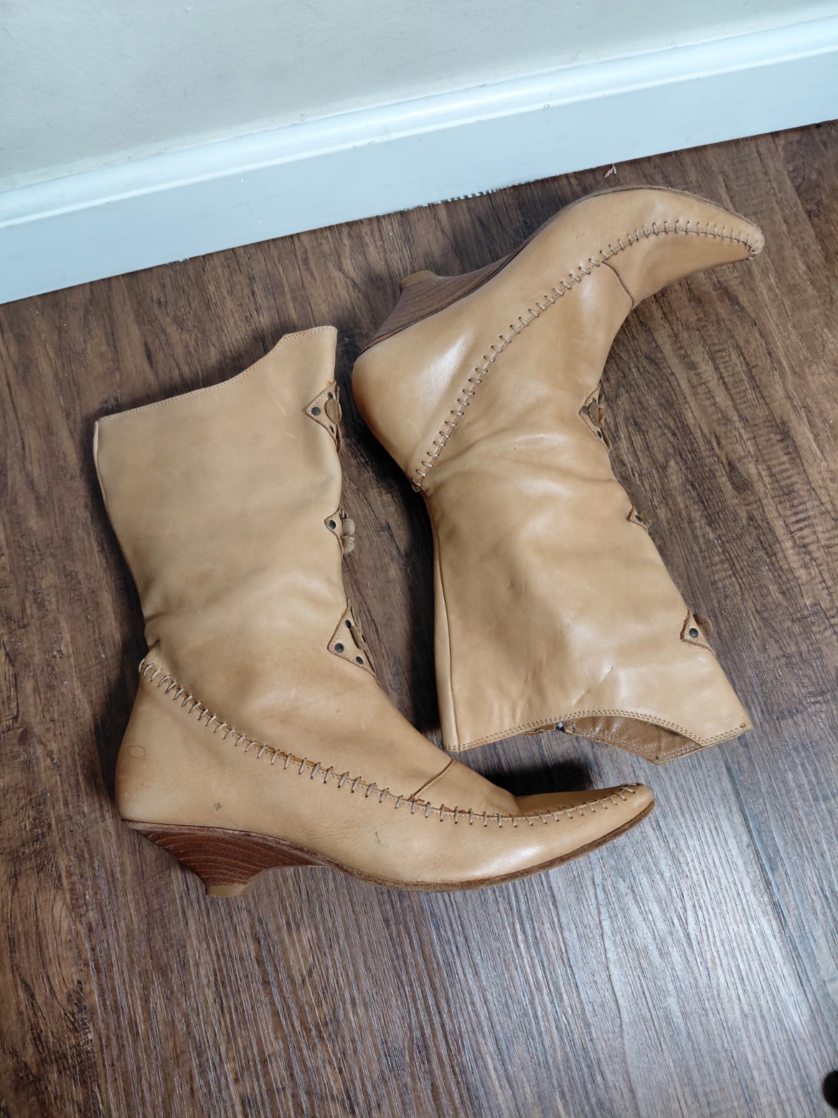 Michelle K tan leather boots. Vintage. Women Size 7.5
