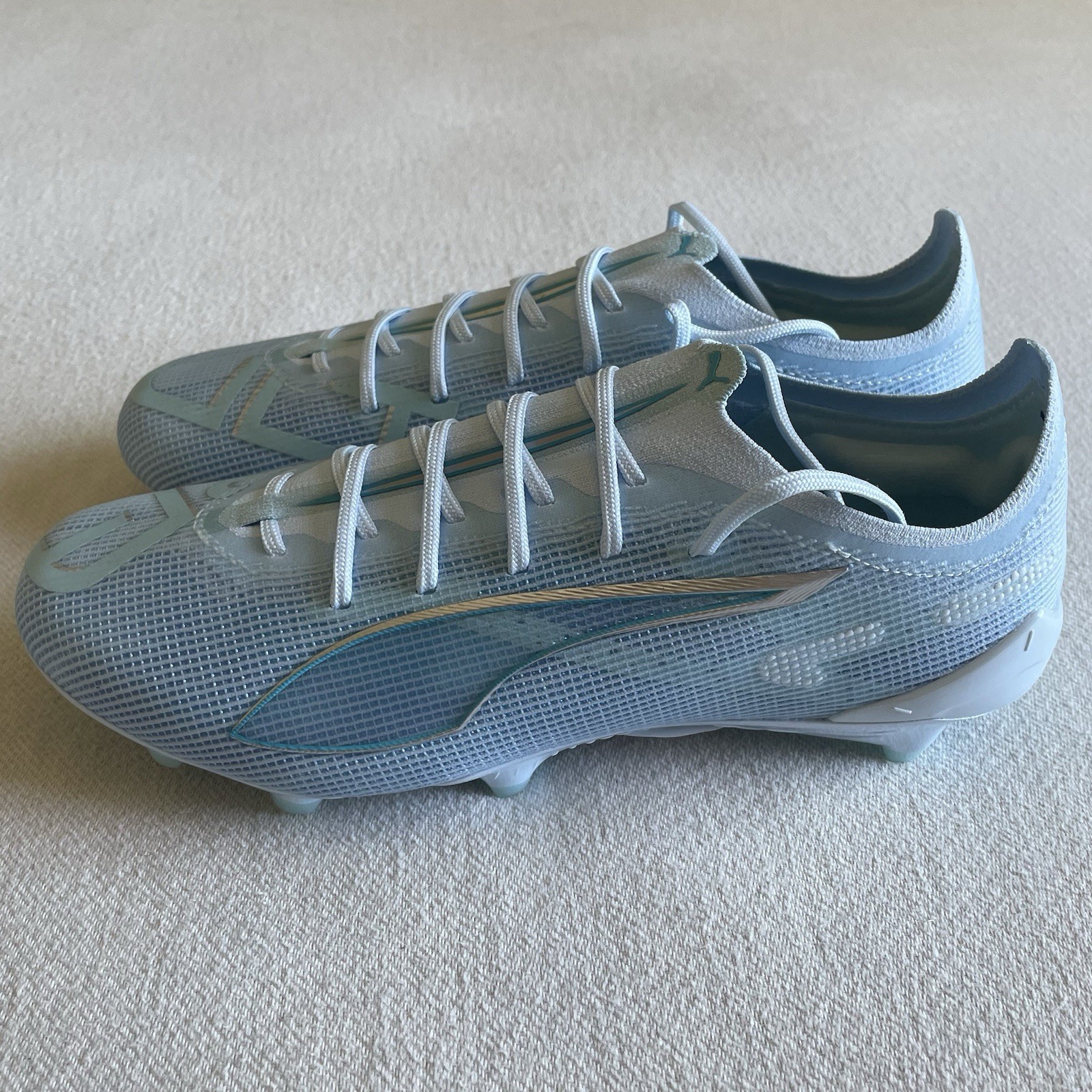 Puma Ultra 5 Ultimate Light Up FG Women Size 9 Soccer Cleat Icy Blue