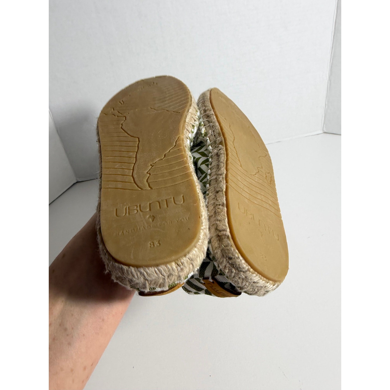 NWOB Ubntu Espadrilles Green Chevron Print Womens Size 7