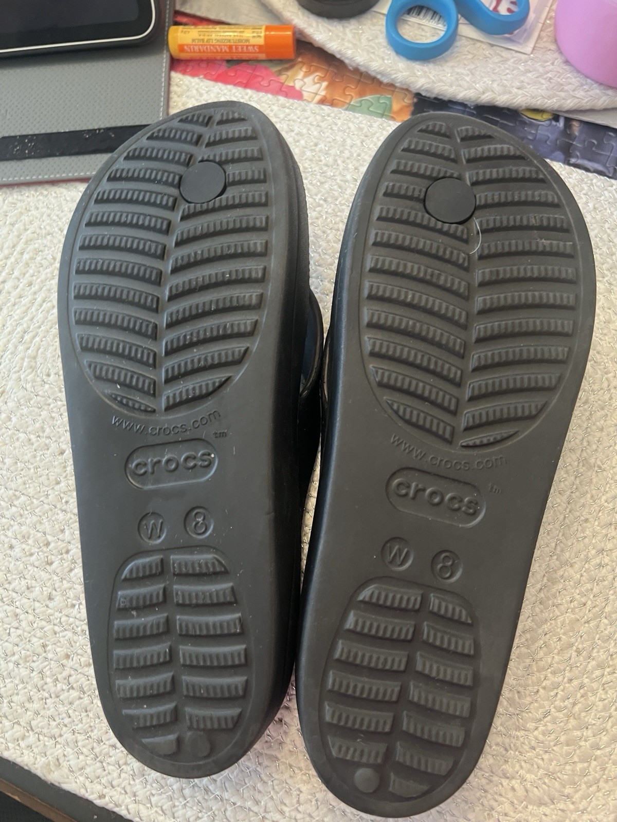 iconic crocs comfort flip flops Black Women’s 8