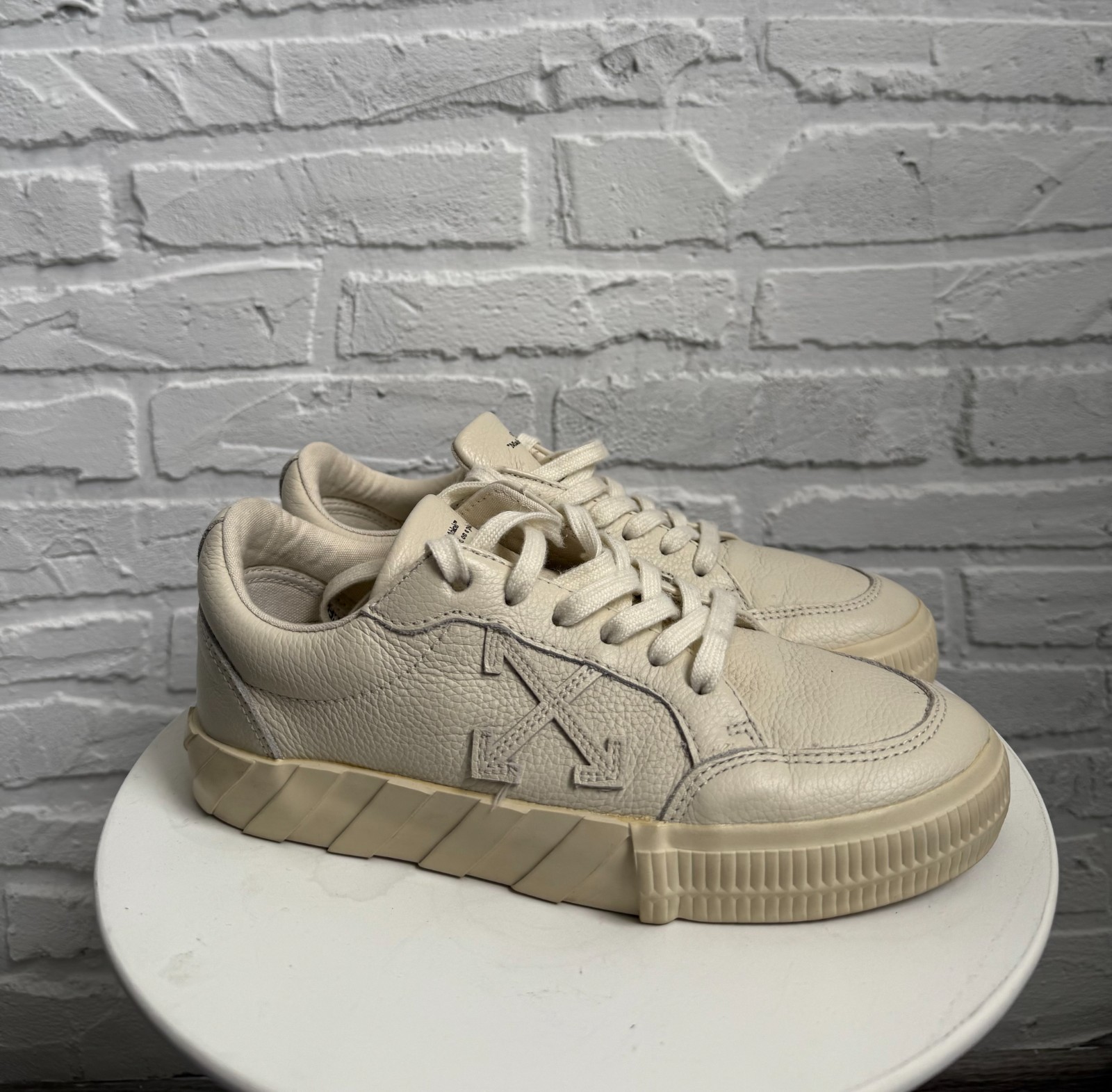 Off-White Leather Vulcanized Low sneakers cream white size 37