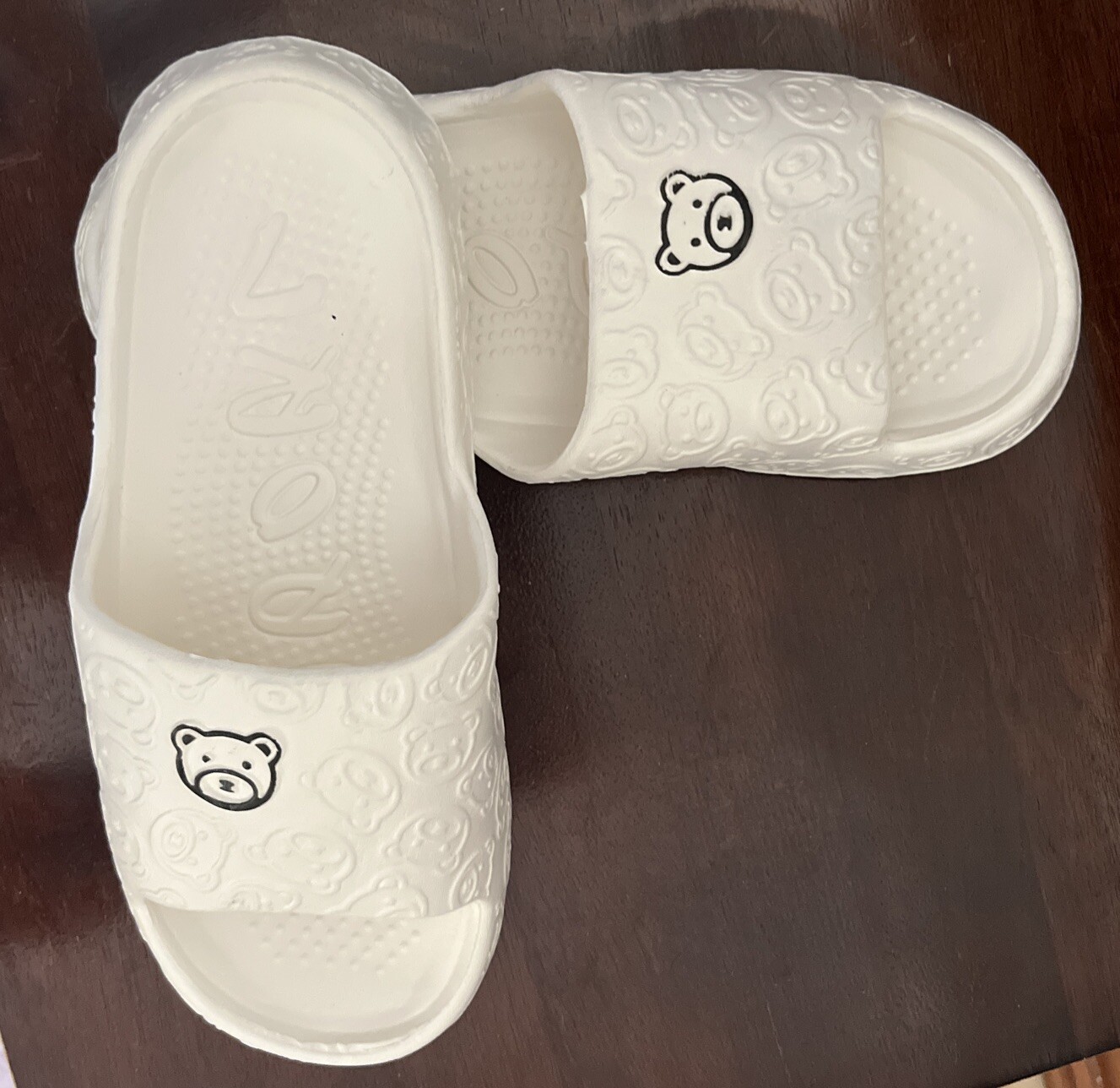 NEW CUTE BEAR PILLOW SLIDES WHITE SZ 9-10 GARDEN BATHROOM SHOES NIB USA