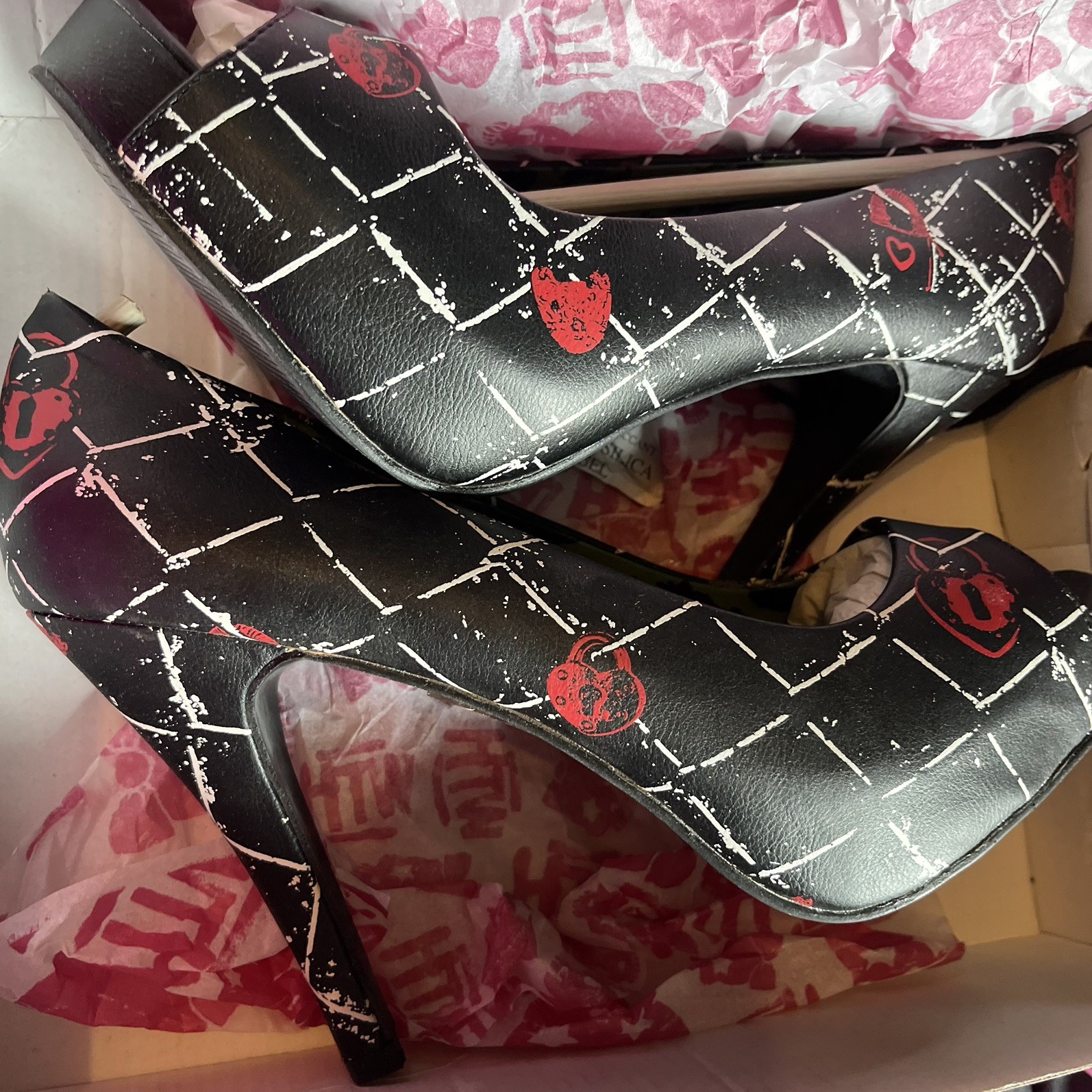Vintage Abbey Dawn By Avril Lavigne Cross My Heart Peep Toe Heels Size 10 US