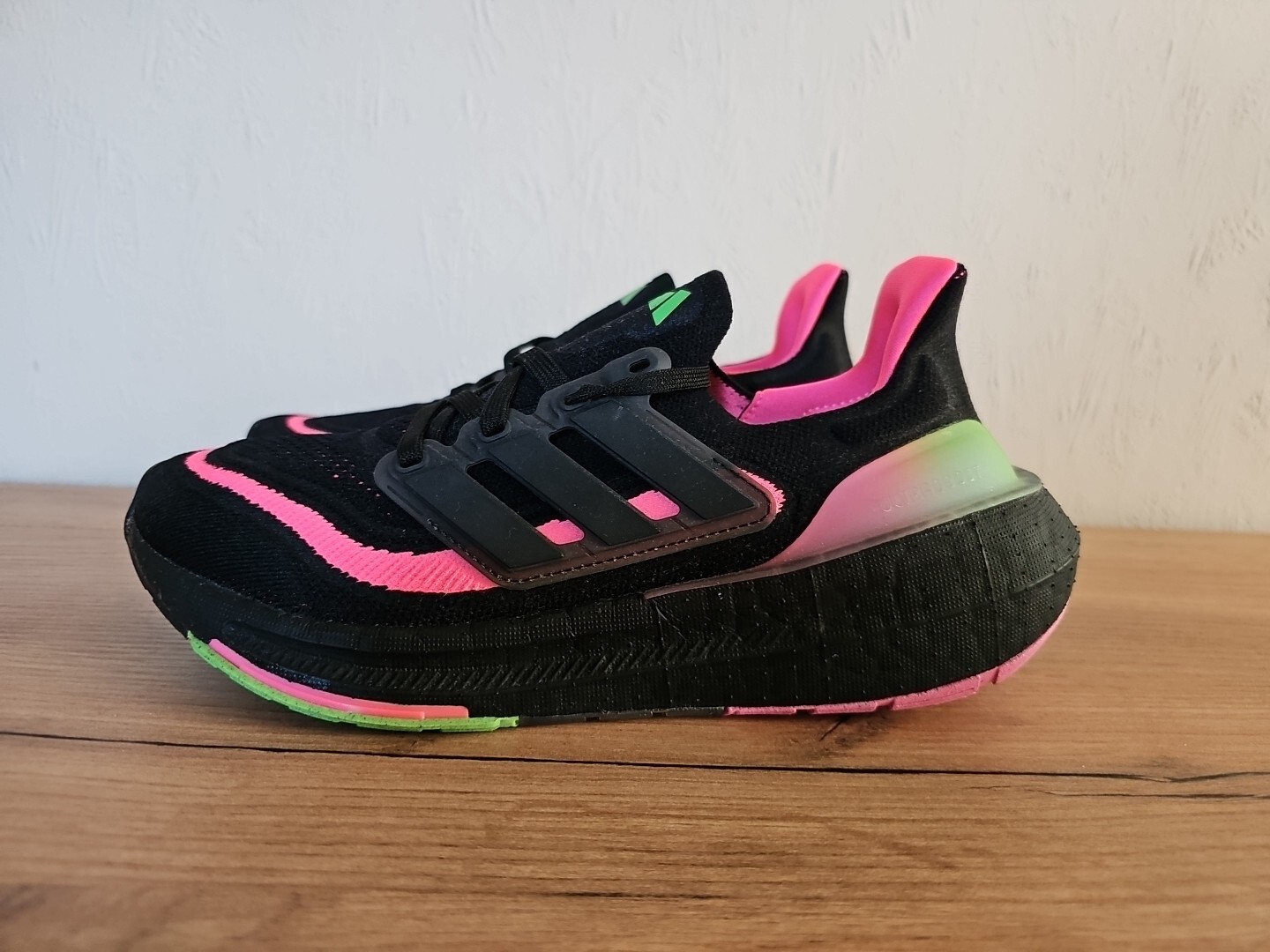 ADIDAS ULTRA BOOST LIGHT W TRAINERS SIZE 38 2/3 NEW