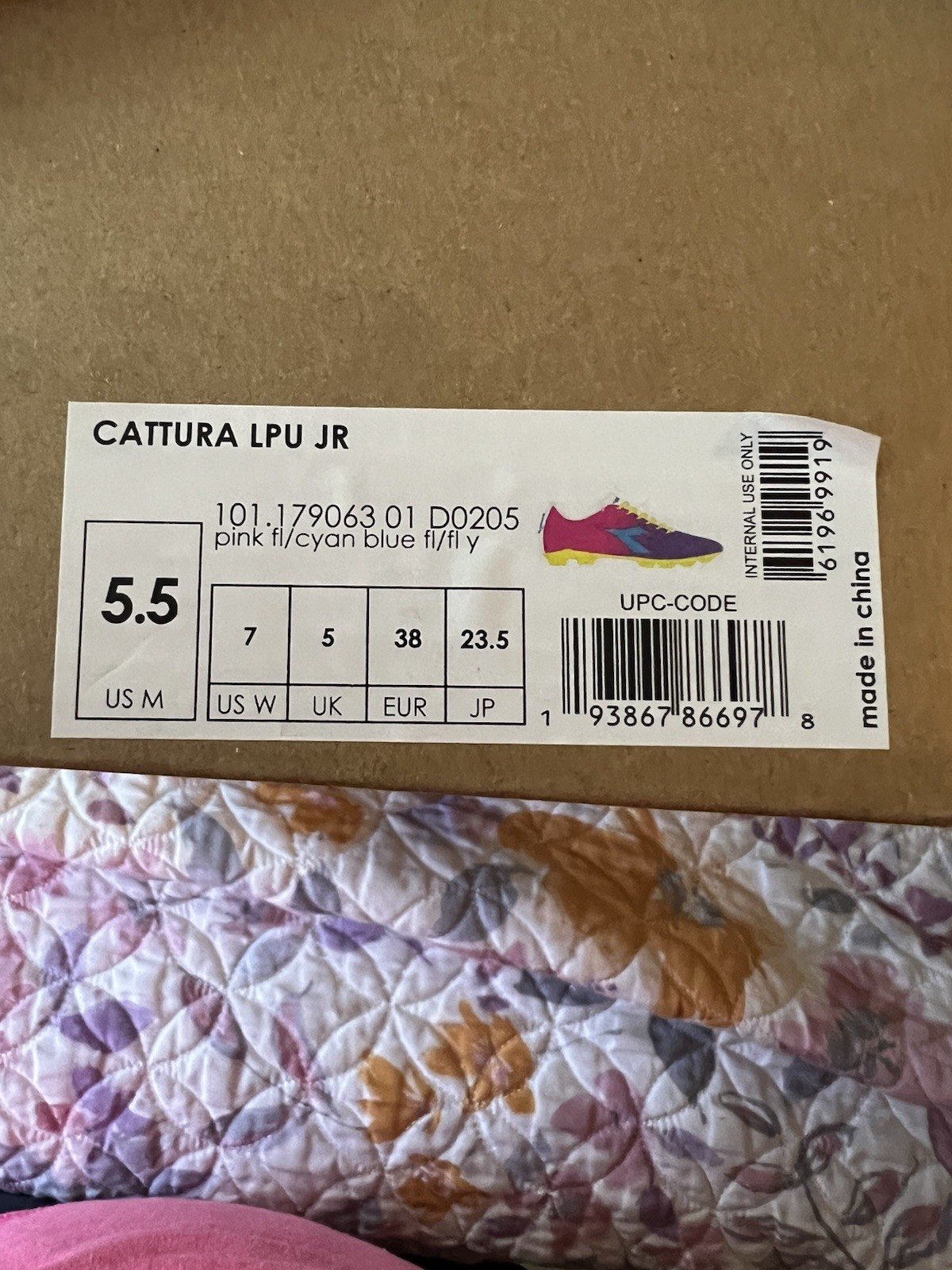 Diadora Soccer Cleats Size 5.5 Men Size 7 Women
