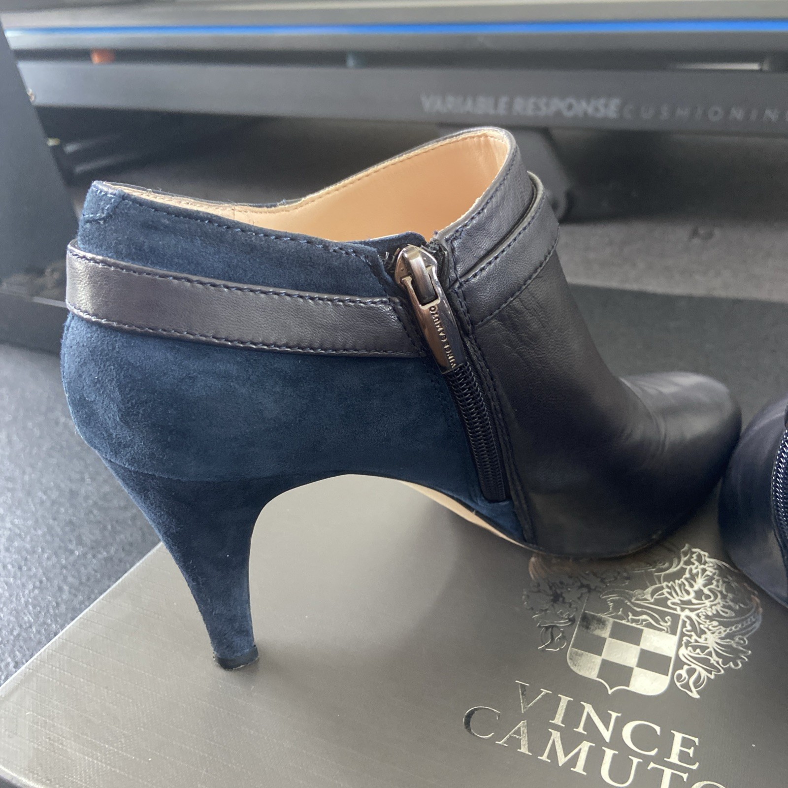 Vince Camuto VC-Nanny Ankle Booties Dark Navy Suede Leather Women’s Size 8M