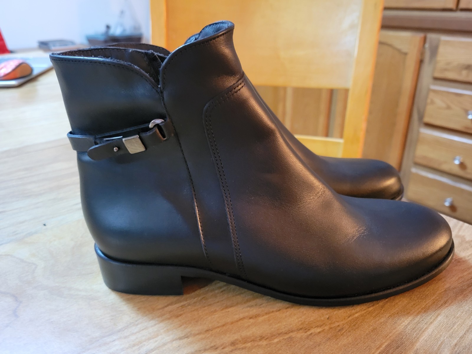 NWOB Black Waterproof Italian Leather Fashion Ankle Boot By La Canadienne sz 8