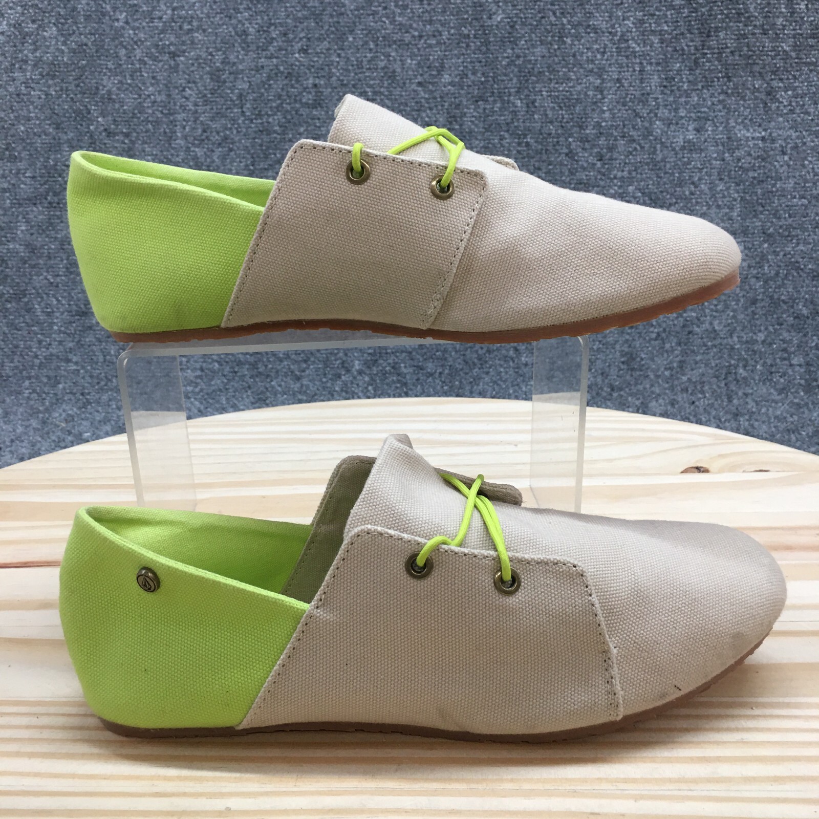 Volcom Shoes Womens 7 Soul Mates 2 Sneakers Beige Green Canvas Lace Up Flats NEW
