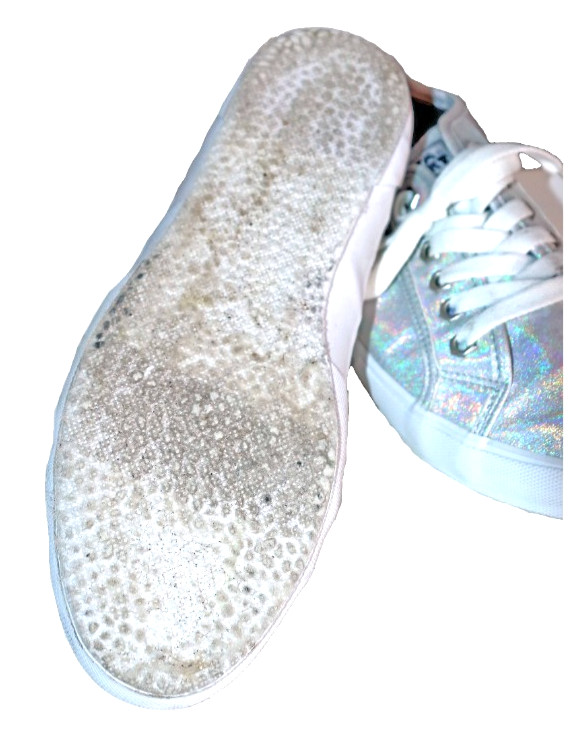 Iridescent Gotta Flurt Silver Lace-up «Charm» Fashion Sneakers Size 7.5 GUC