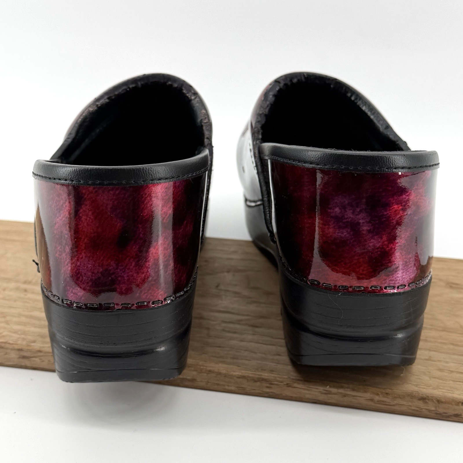 Dansko Professional Clogs Womens 38 US 7.5 Burgundy Patent Leather Shoes