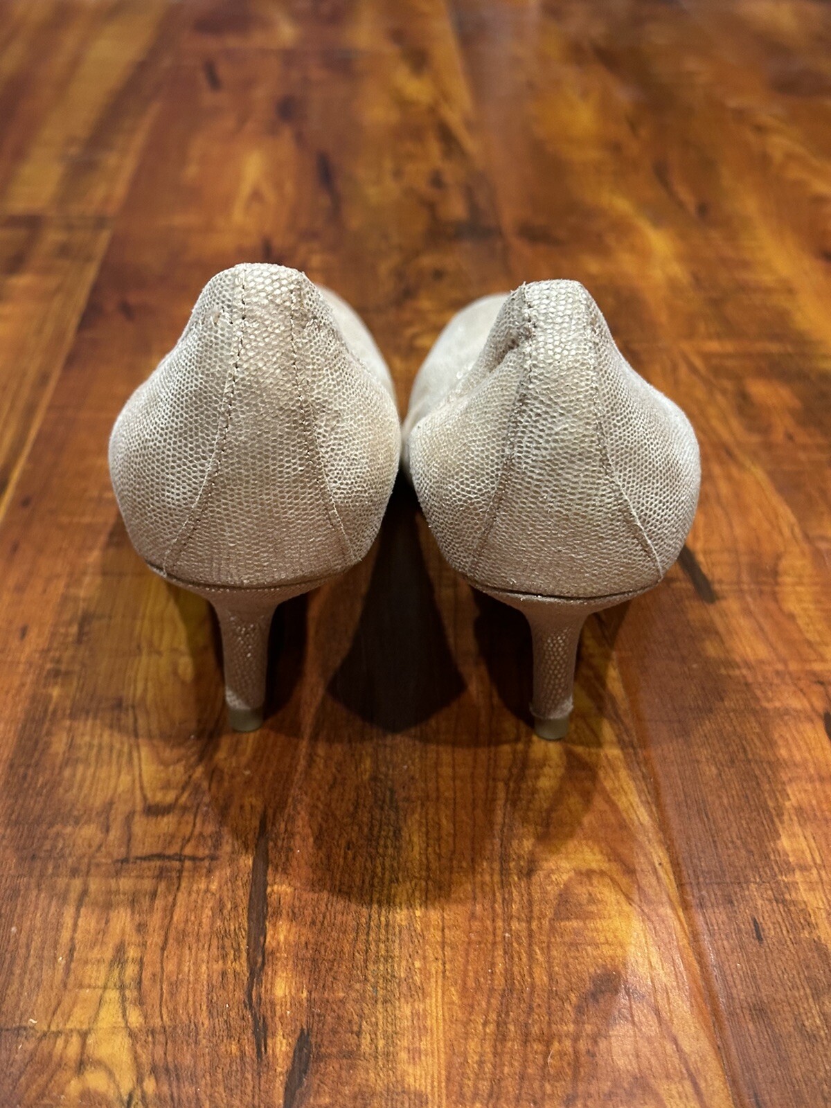 Donald J Pliner YYY2 Champagne Metallic Leather Pumps Heels – Women’s Size 6 M