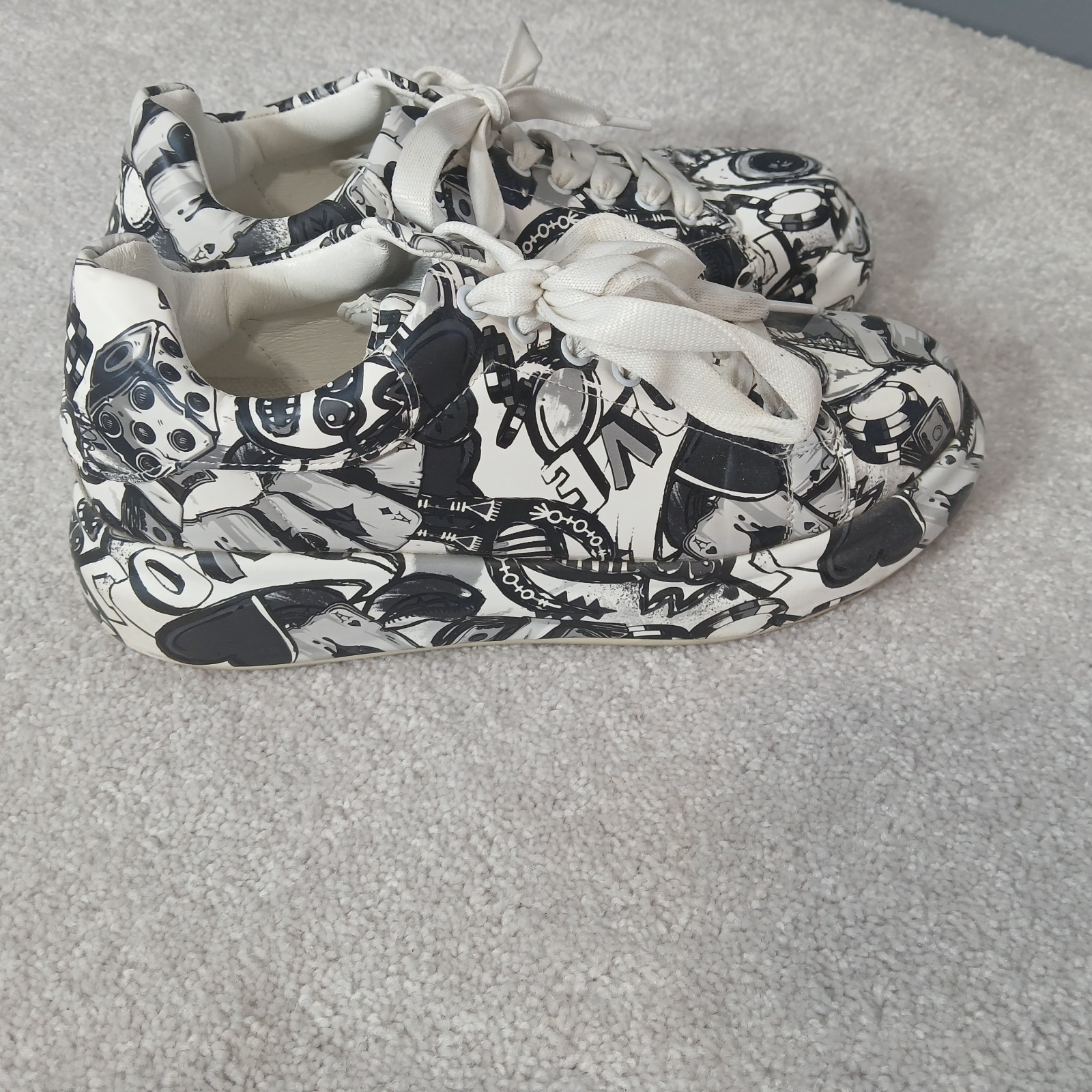 Funky Sneaker Graphics Women’s 8.5 Black White Gray Love Card Heart LaceUp