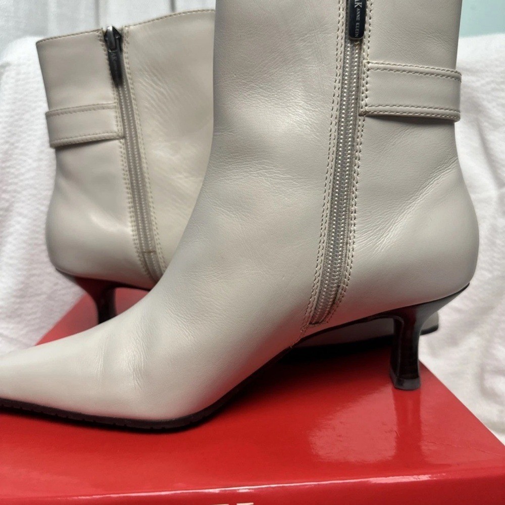 Anne Klein Darens Rice Milk Ankle Boot 5:5