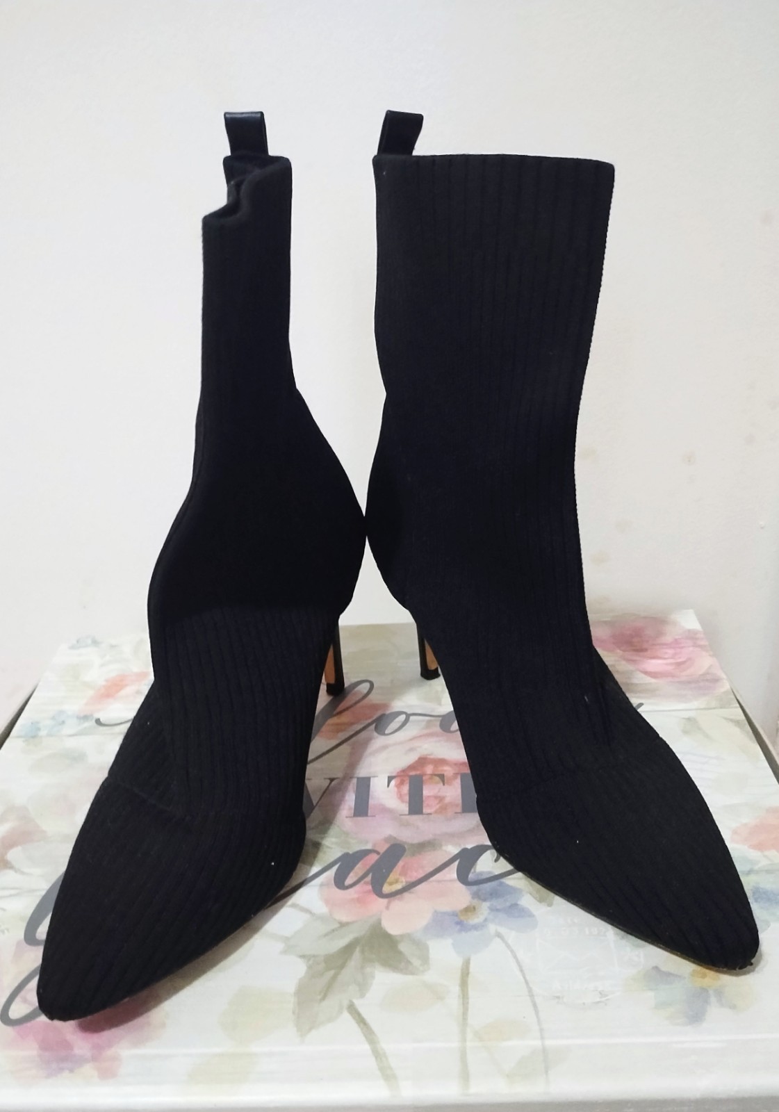Celebrity Style Catherine Malandrino Stilleto Pointy Toe Sock Ankle Booties Sz 9