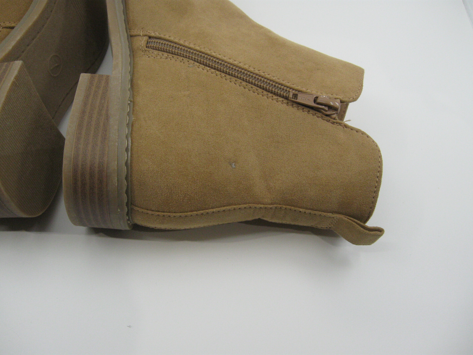 Universal Threads Women Anckle Boots S 7 Beige 2 Zipers 1.1/4 Round Block Heels
