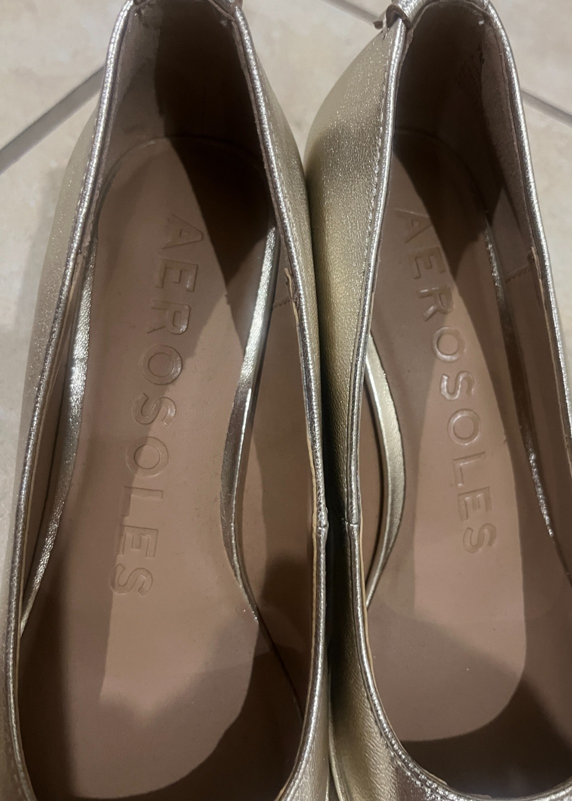 Aerosoles Shoes Women Size 7 Gold Excellent Condition Never worn