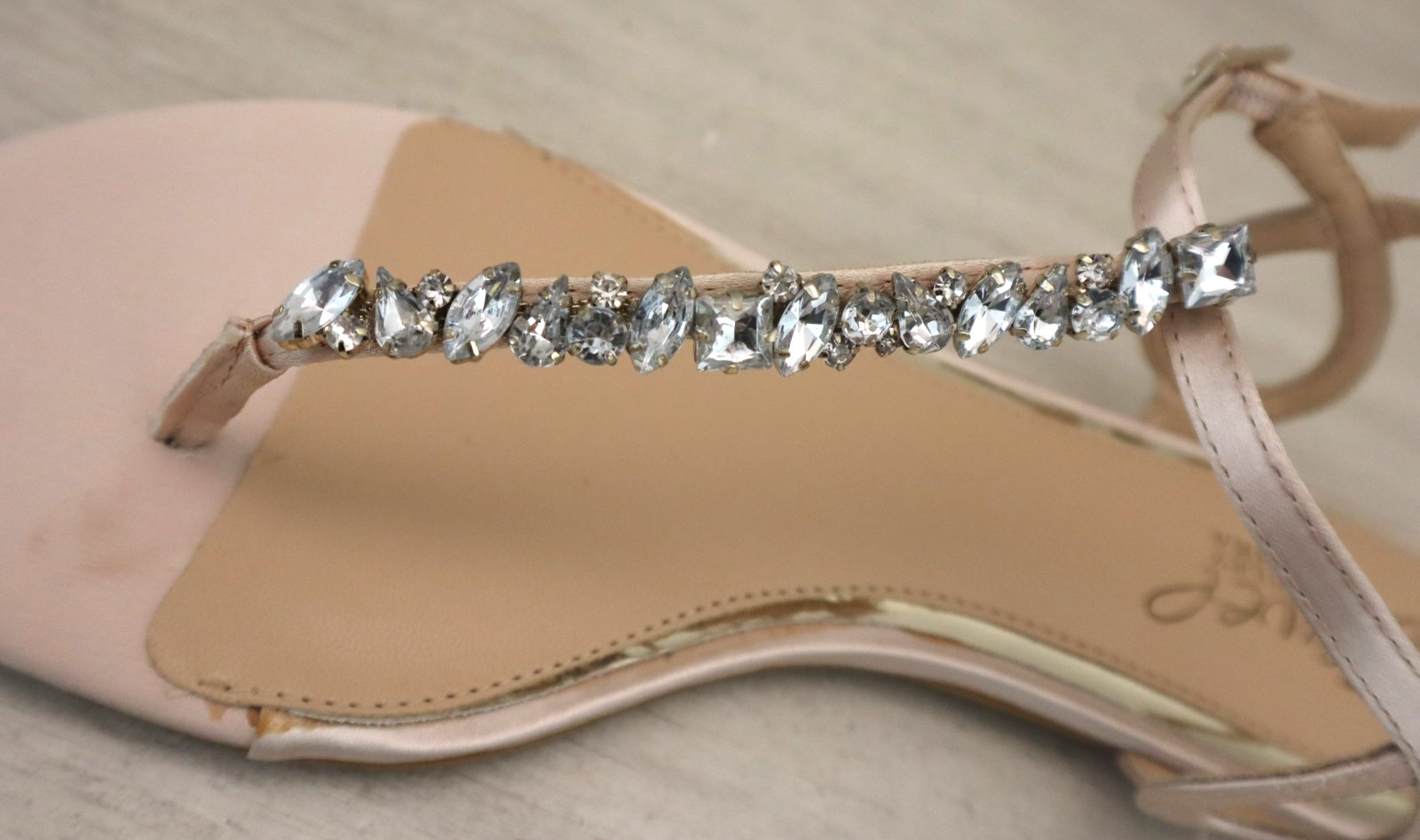 Jewel Badgley Mischka JW3414 Women’s Sz 6.5 Beige Natalie Embellished Sandals